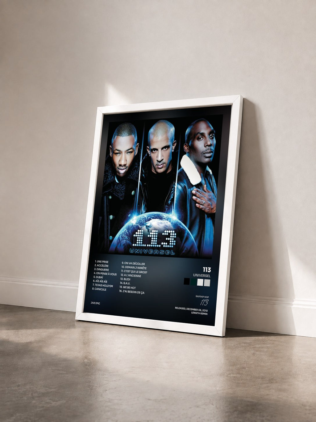 #blanc Tableau de l'album Universel de 113 vu de trois quarts, cadre blanc