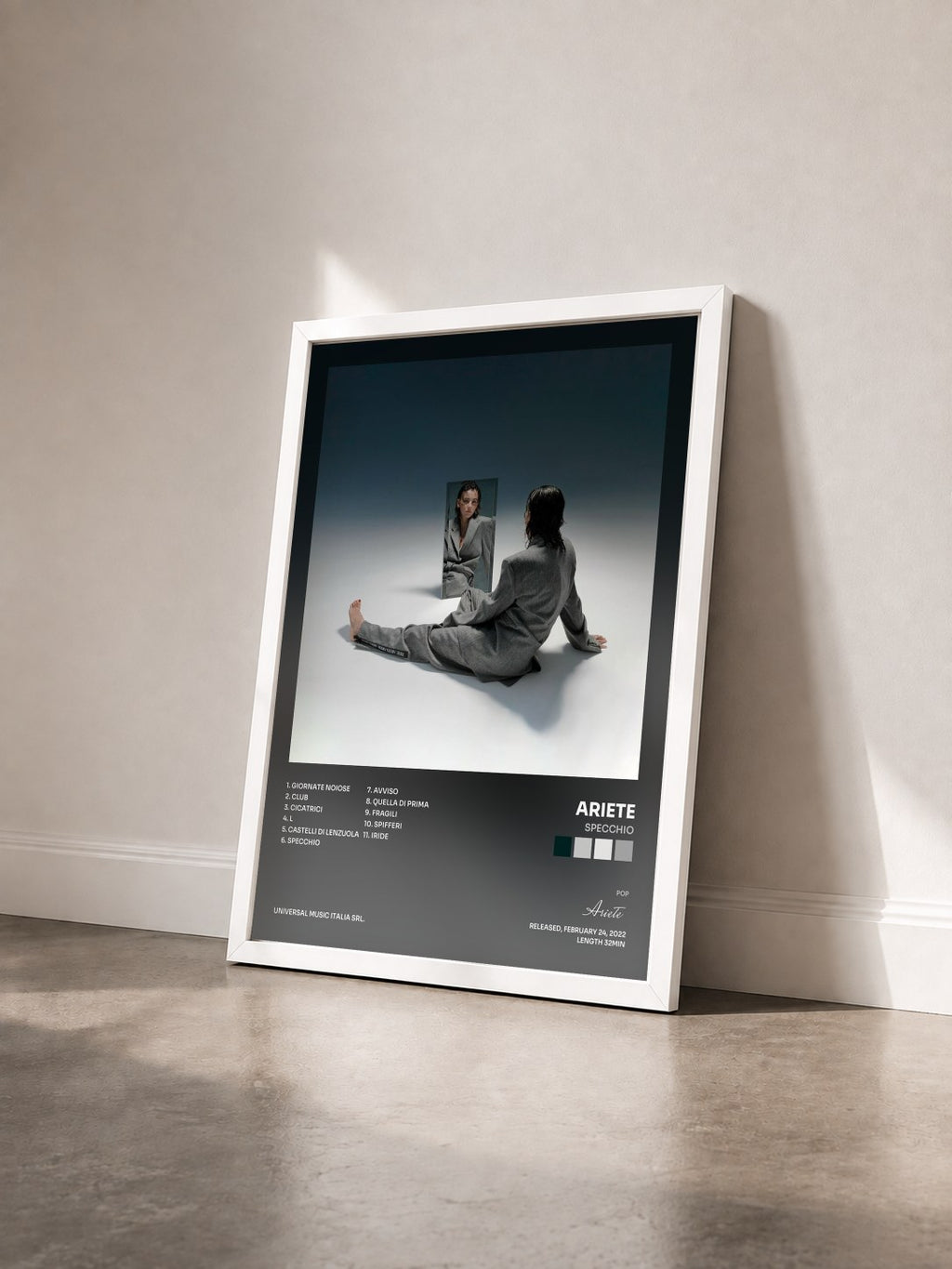 #blanc Tableau de l'album SPECCHIO de Ariete vu de trois quarts, cadre blanc