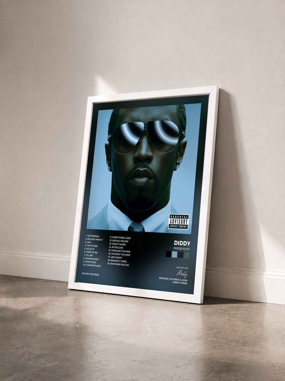#blanc Tableau de l'album Press Play de Diddy vu de trois quarts, cadre blanc