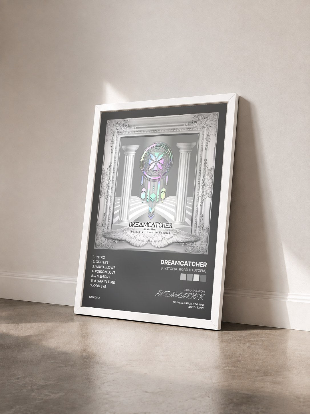 #blanc Tableau de l'album [Dystopia : Road to Utopia] de DREAMCATCHER vu de trois quarts, cadre blanc