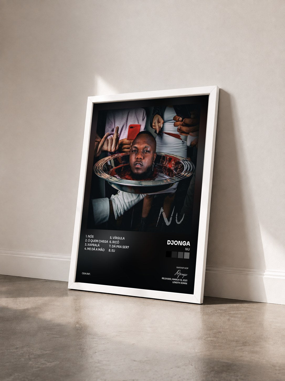 #blanc Tableau de l'album NU de Djonga vu de trois quarts, cadre blanc