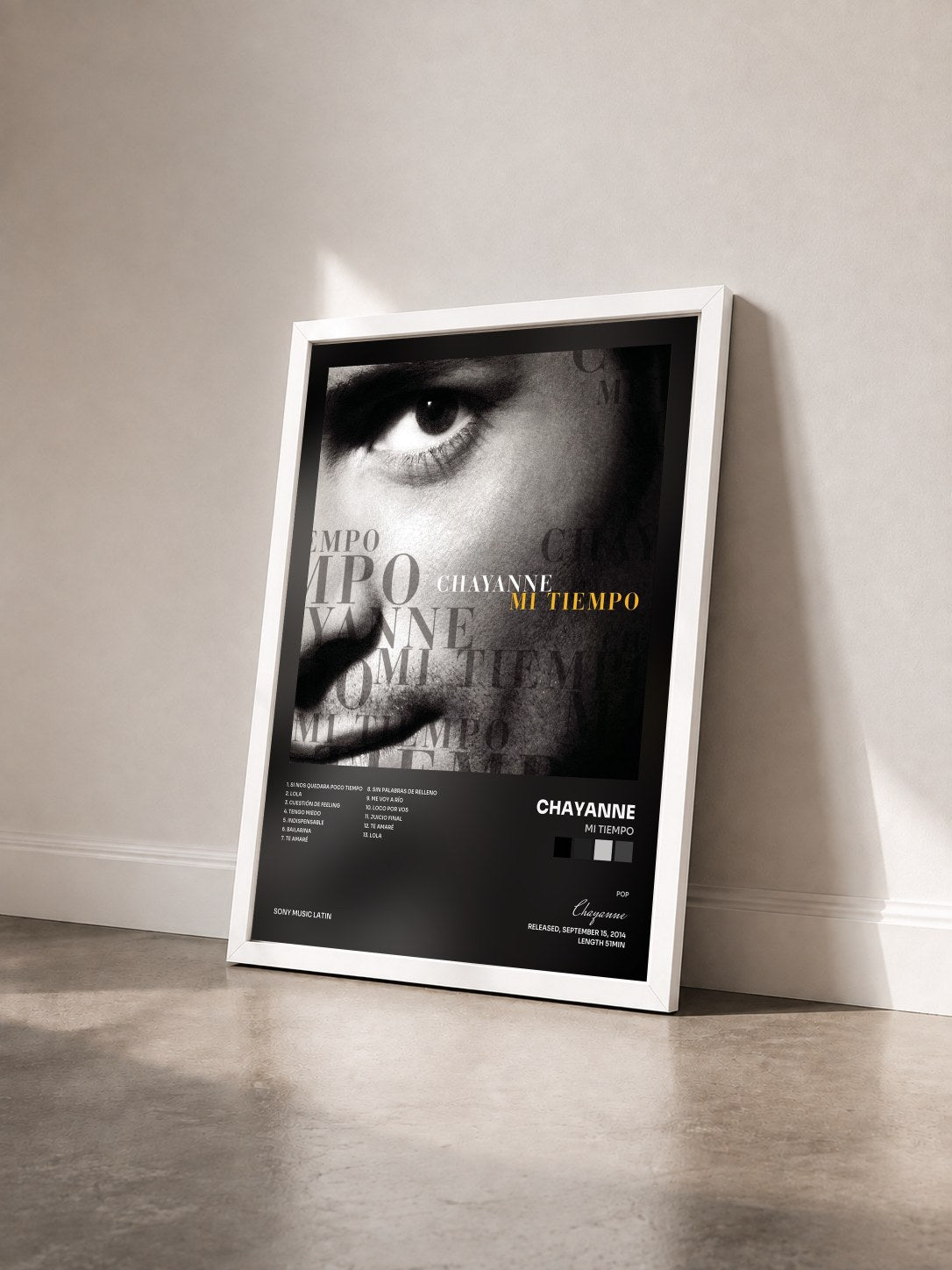 #blanc Tableau de l'album Mi Tiempo de Chayanne vu de trois quarts, cadre blanc