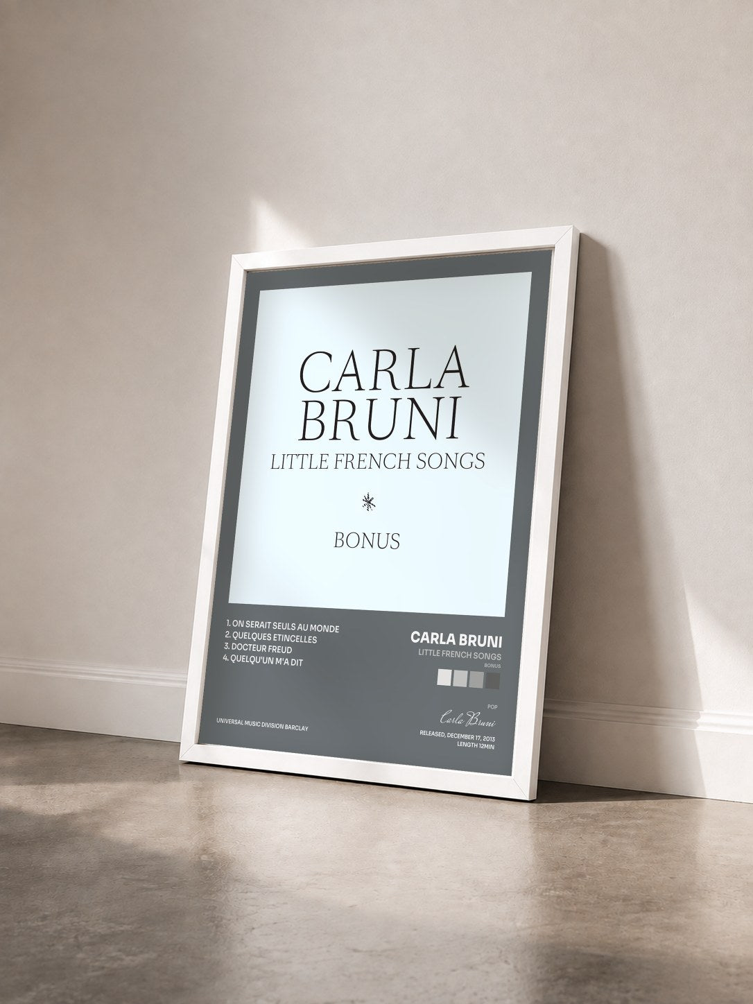 #blanc Tableau de l'album Little French Songs (Bonus) de Carla Bruni vu de trois quarts, cadre blanc