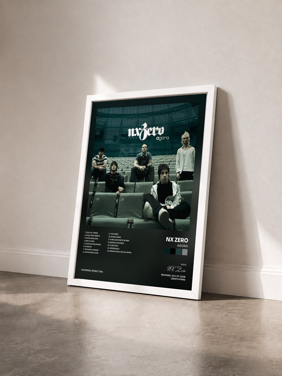 #blanc Tableau de l'album Agora de NX Zero vu de trois quarts, cadre blanc