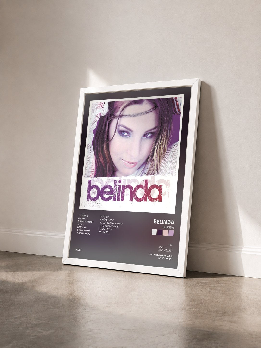 #blanc Tableau de l'album Belinda de Belinda vu de trois quarts, cadre blanc