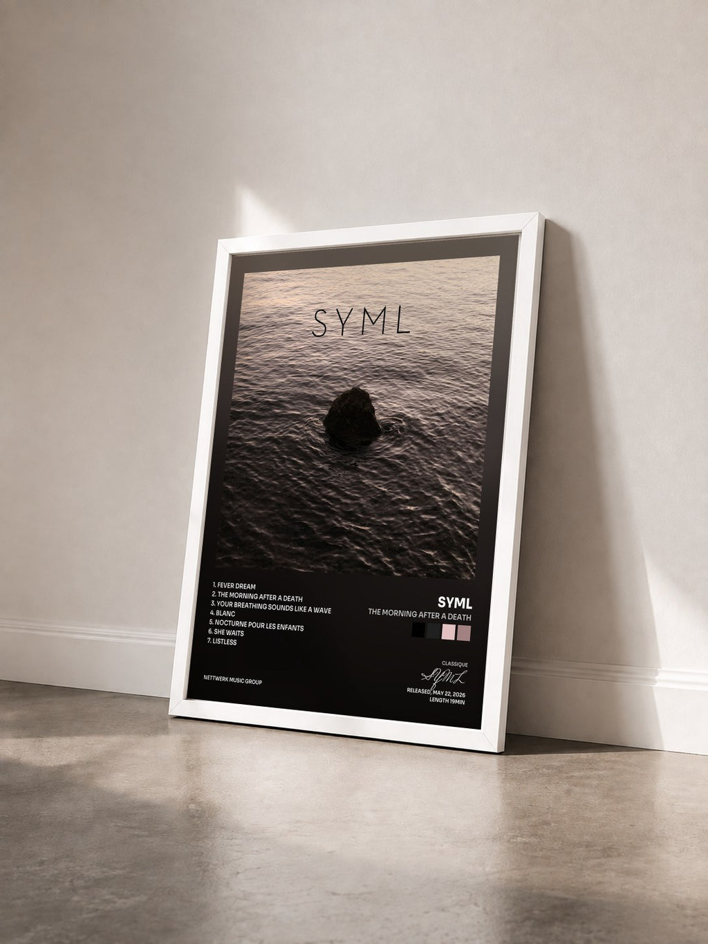 #blanc Tableau de l'album The Morning After a Death de SYML vu de trois quarts, cadre blanc