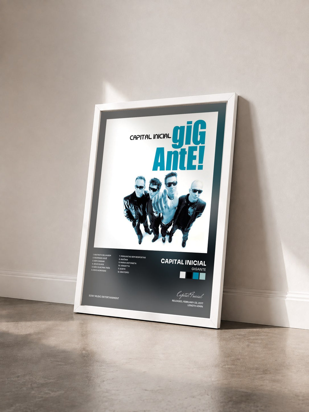 #blanc Tableau de l'album Gigante de Capital Inicial vu de trois quarts, cadre blanc