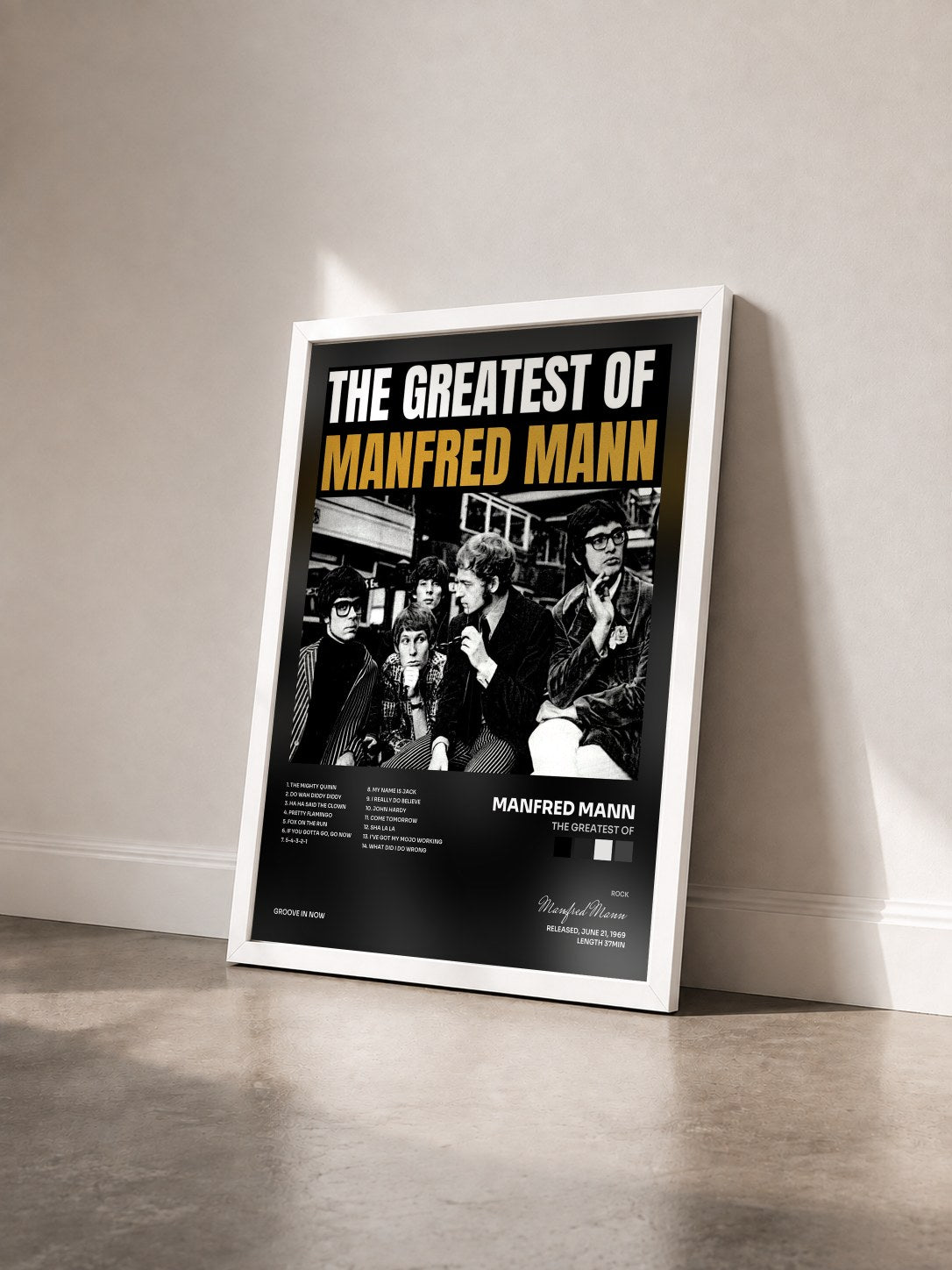 #blanc Tableau de l'album The Greatest Of de Manfred Mann vu de trois quarts, cadre blanc