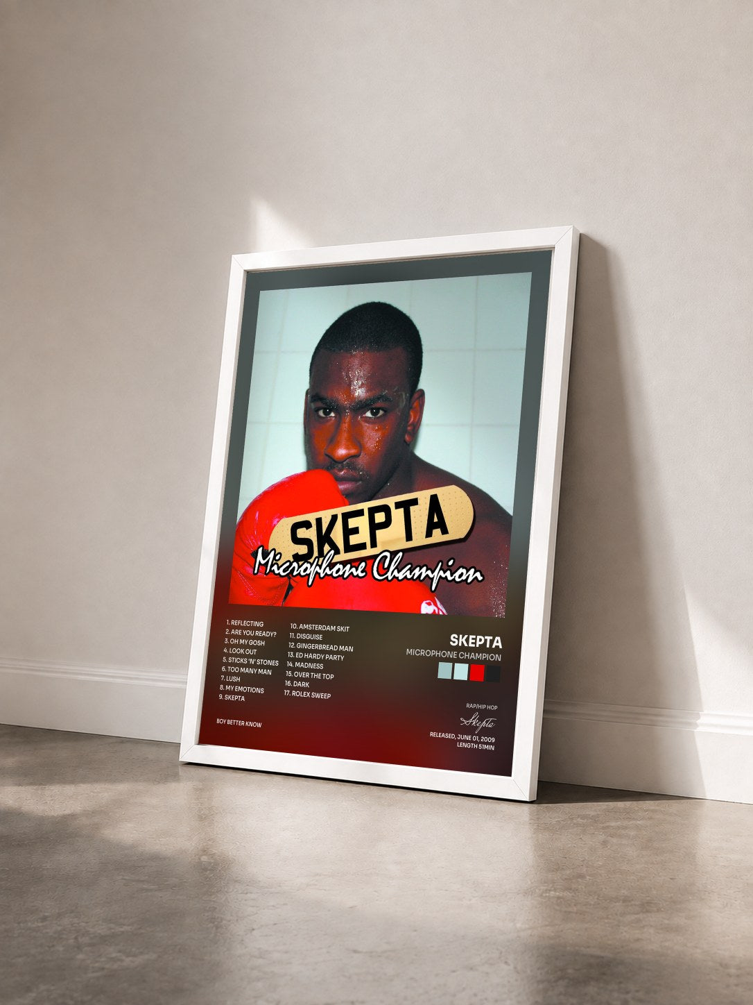 #blanc Tableau de l'album Microphone Champion de Skepta vu de trois quarts, cadre blanc
