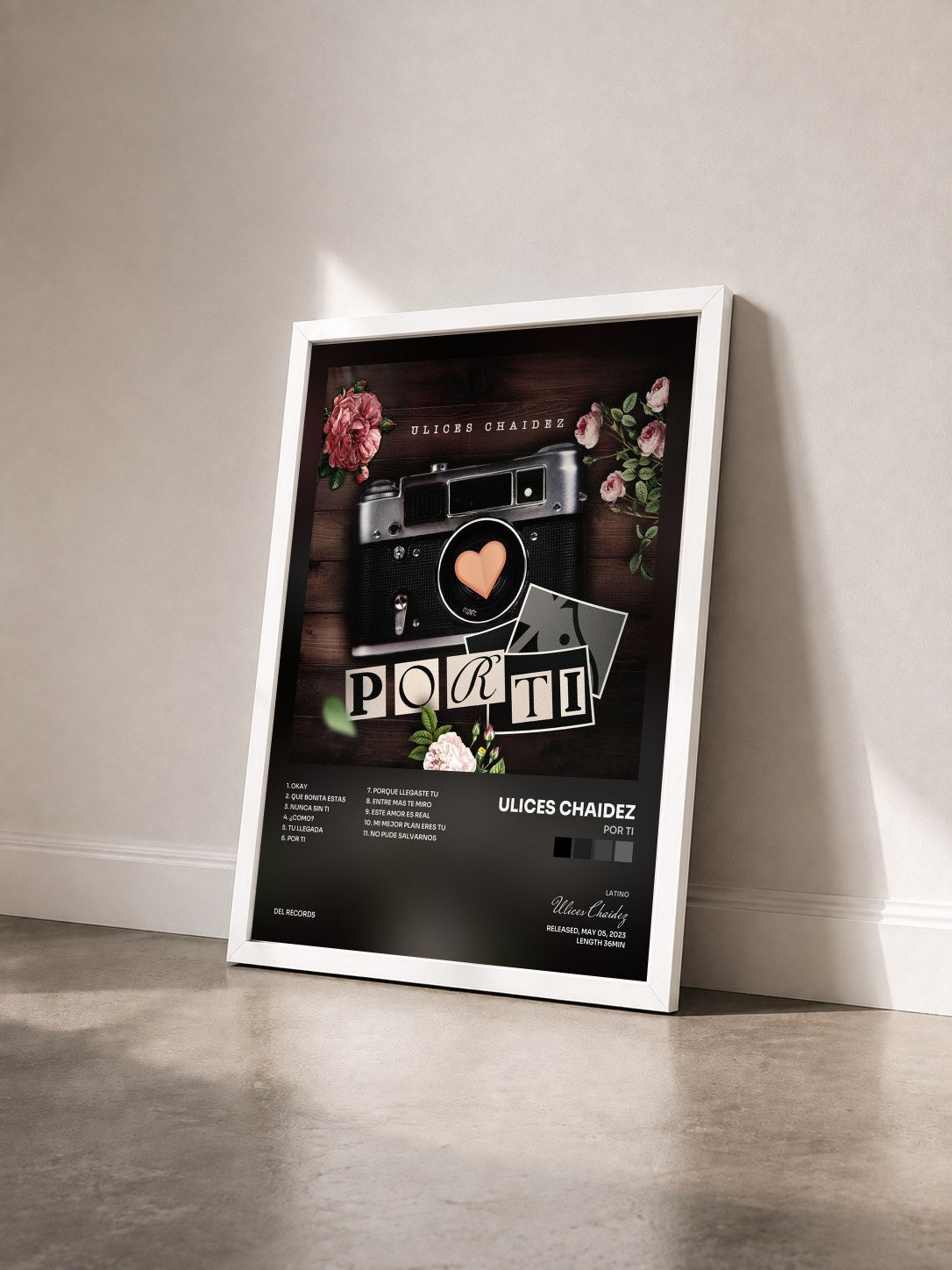 #blanc Tableau de l'album Por Ti de Ulices Chaidez vu de trois quarts, cadre blanc