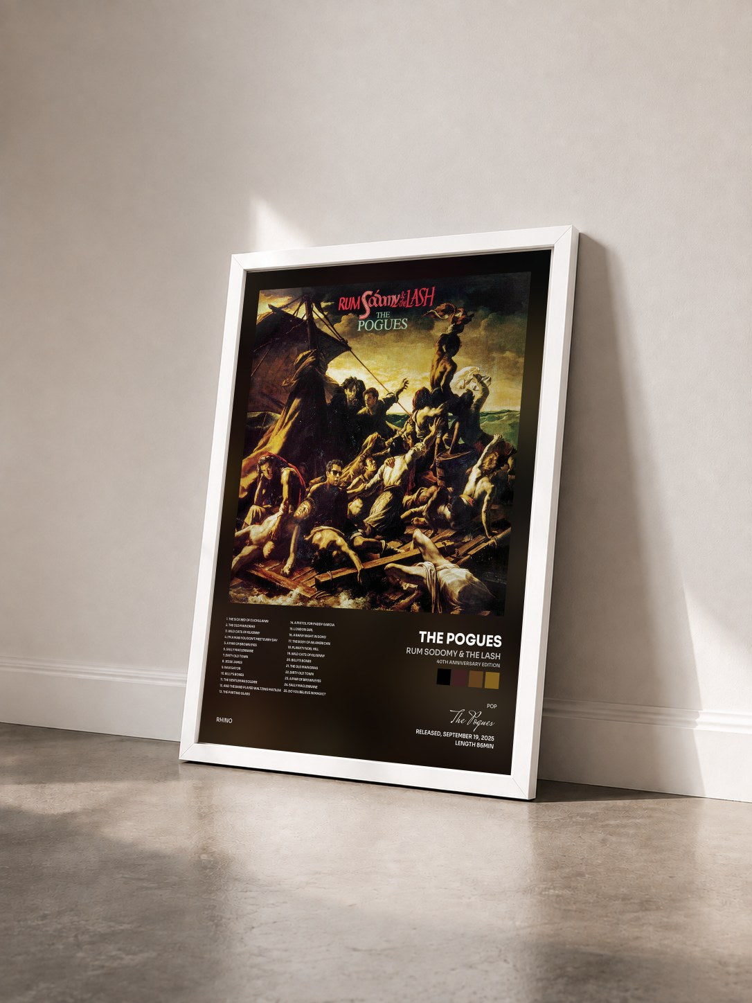 #blanc Tableau de l'album Rum Sodomy & The Lash (40th Anniversary Edition) de The Pogues vu de trois quarts, cadre blanc