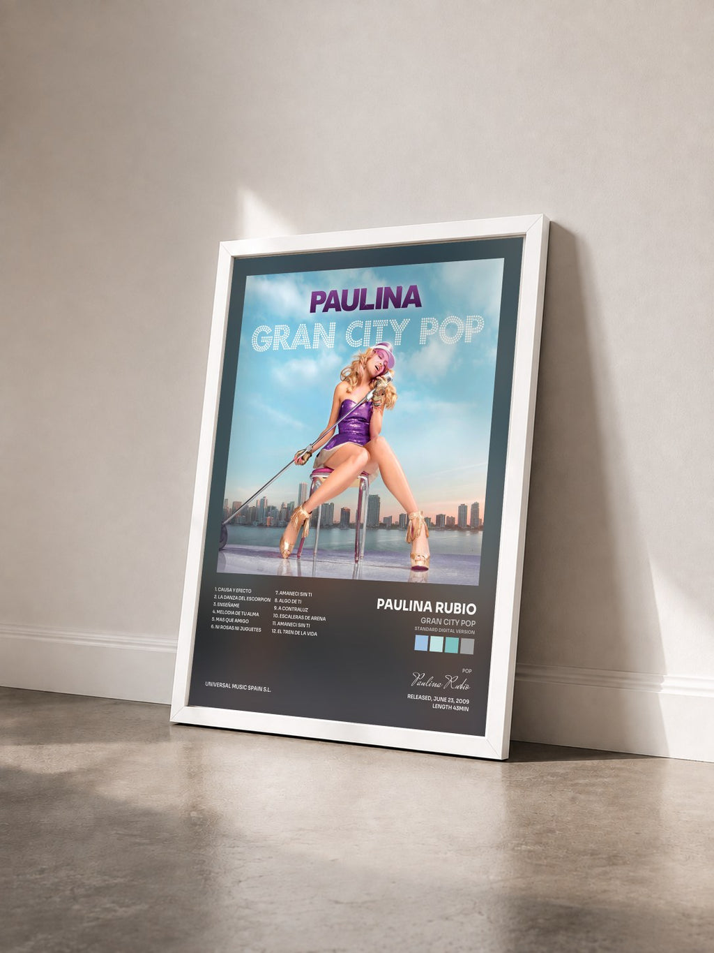 #blanc Tableau de l'album Gran City Pop (Standard Digital Version) de Paulina Rubio vu de trois quarts, cadre blanc
