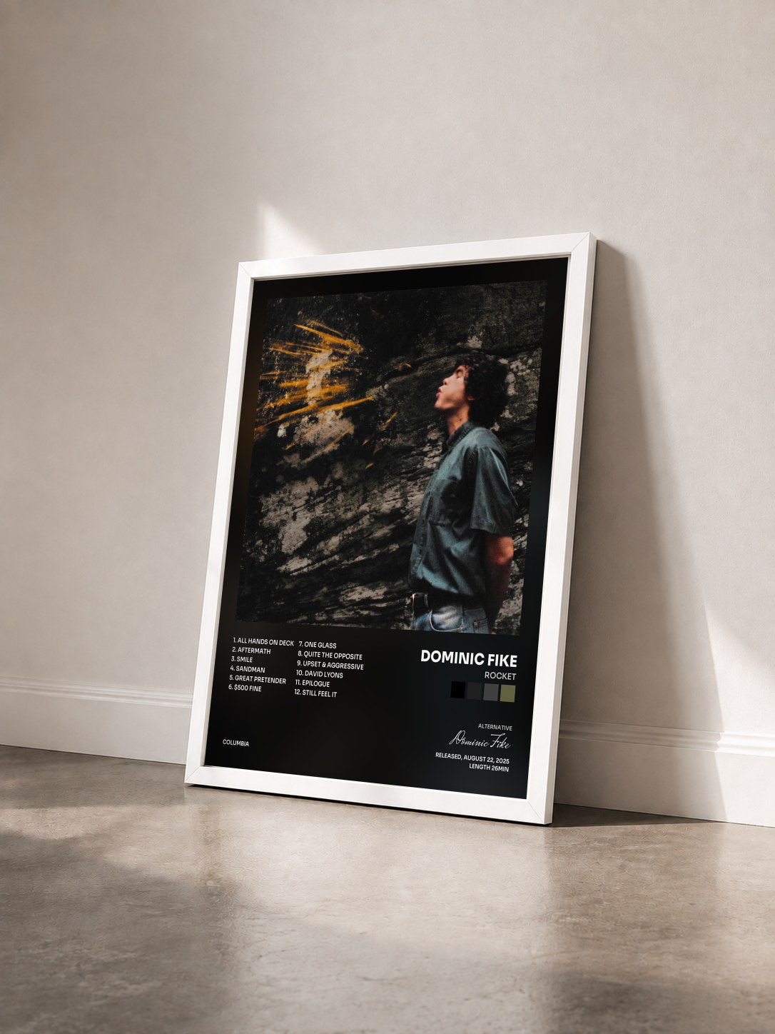 #blanc Tableau de l'album Rocket de Dominic Fike vu de trois quarts, cadre blanc