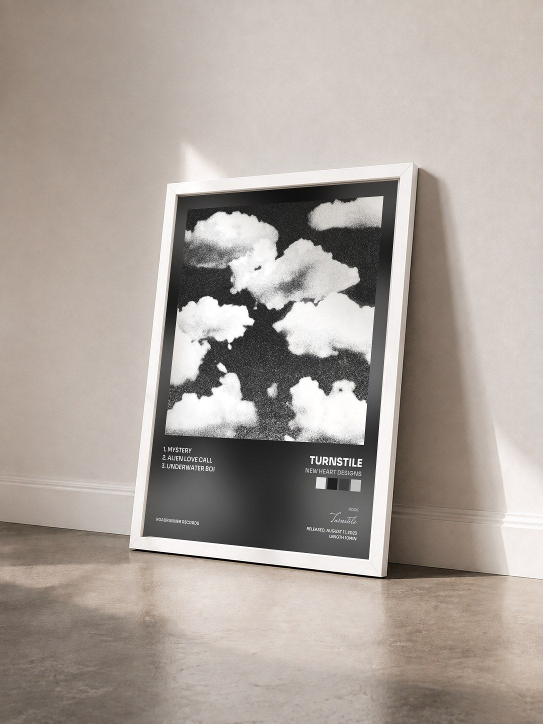 #blanc Tableau de l'album New Heart Designs de Turnstile vu de trois quarts, cadre blanc