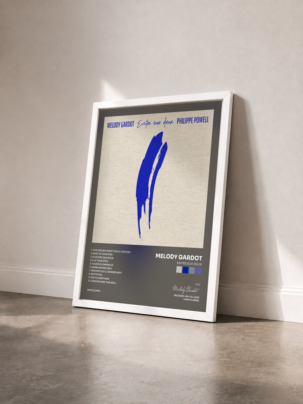 #blanc Tableau de l'album Entre eux deux de Melody Gardot vu de trois quarts, cadre blanc