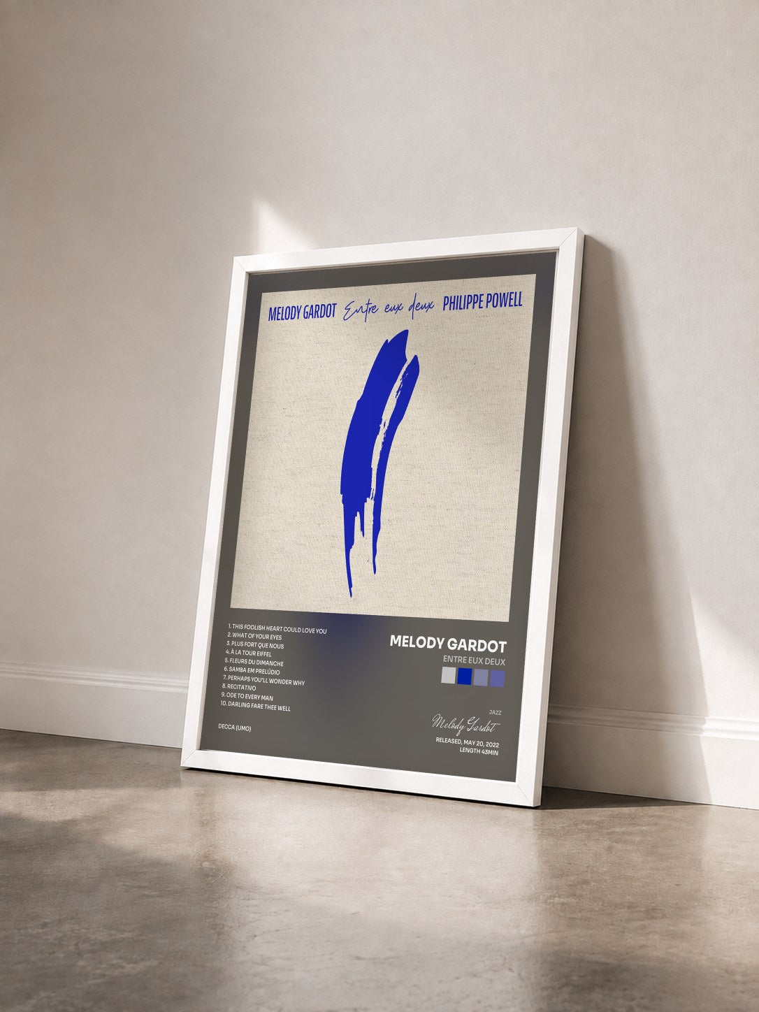 #blanc Tableau de l'album Entre eux deux de Melody Gardot vu de trois quarts, cadre blanc