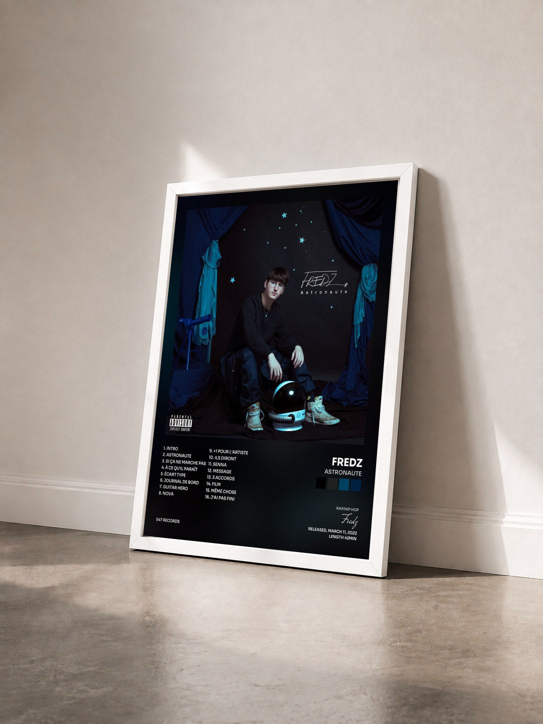 #blanc Tableau de l'album Astronaute de Fredz vu de trois quarts, cadre blanc