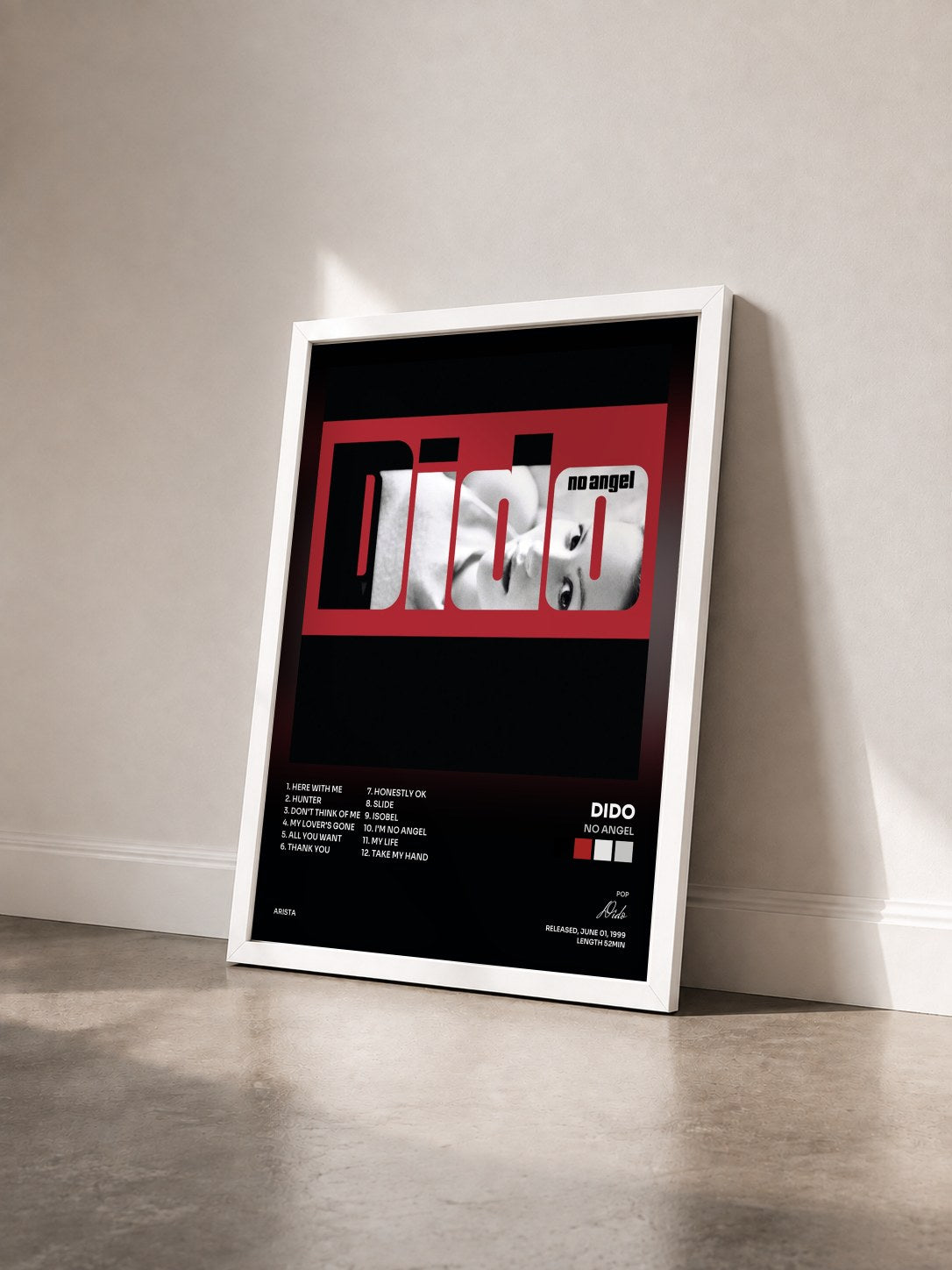 #blanc Tableau de l'album No Angel de Dido vu de trois quarts, cadre blanc