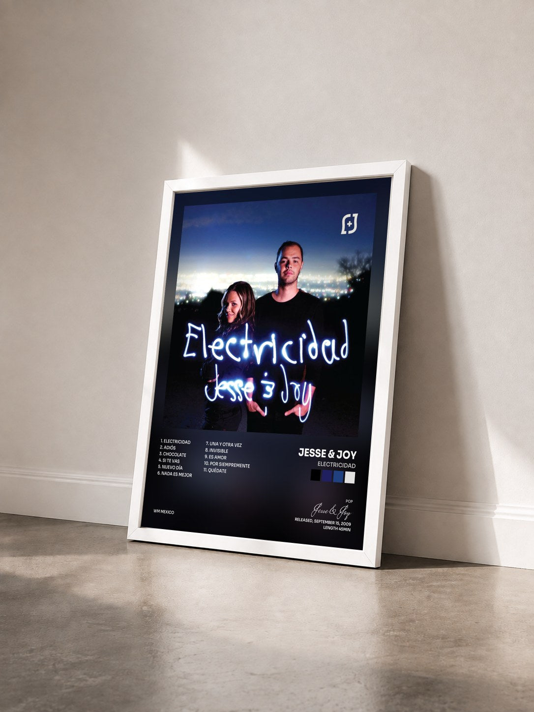 #blanc Tableau de l'album Electricidad de Jesse & Joy vu de trois quarts, cadre blanc