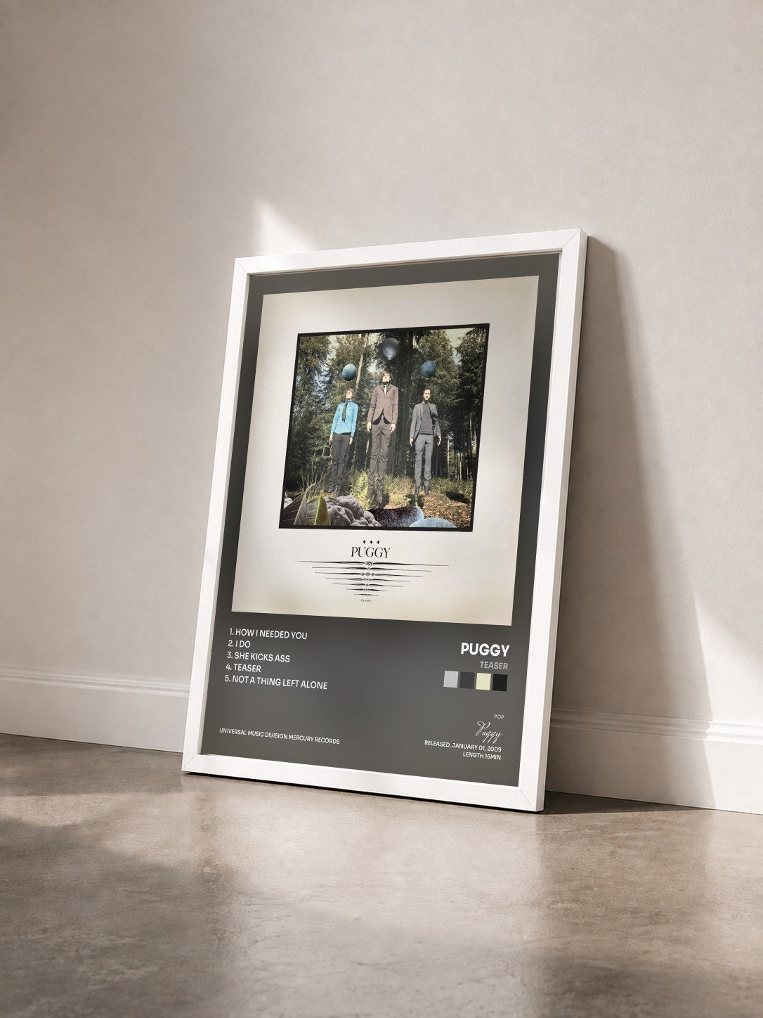 #blanc Tableau de l'album Teaser de Puggy vu de trois quarts, cadre blanc