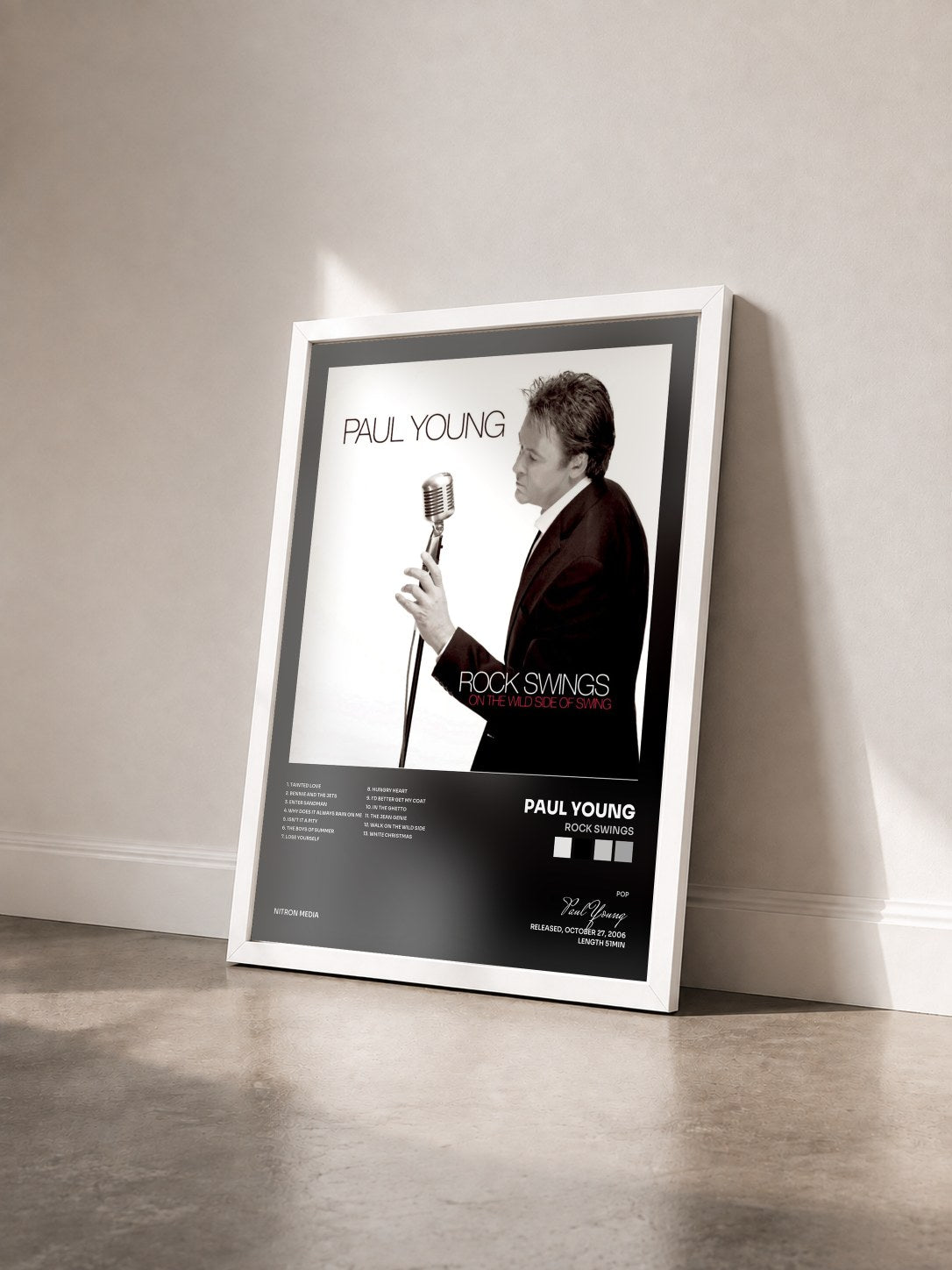 #blanc Tableau de l'album Rock Swings de Paul Young vu de trois quarts, cadre blanc