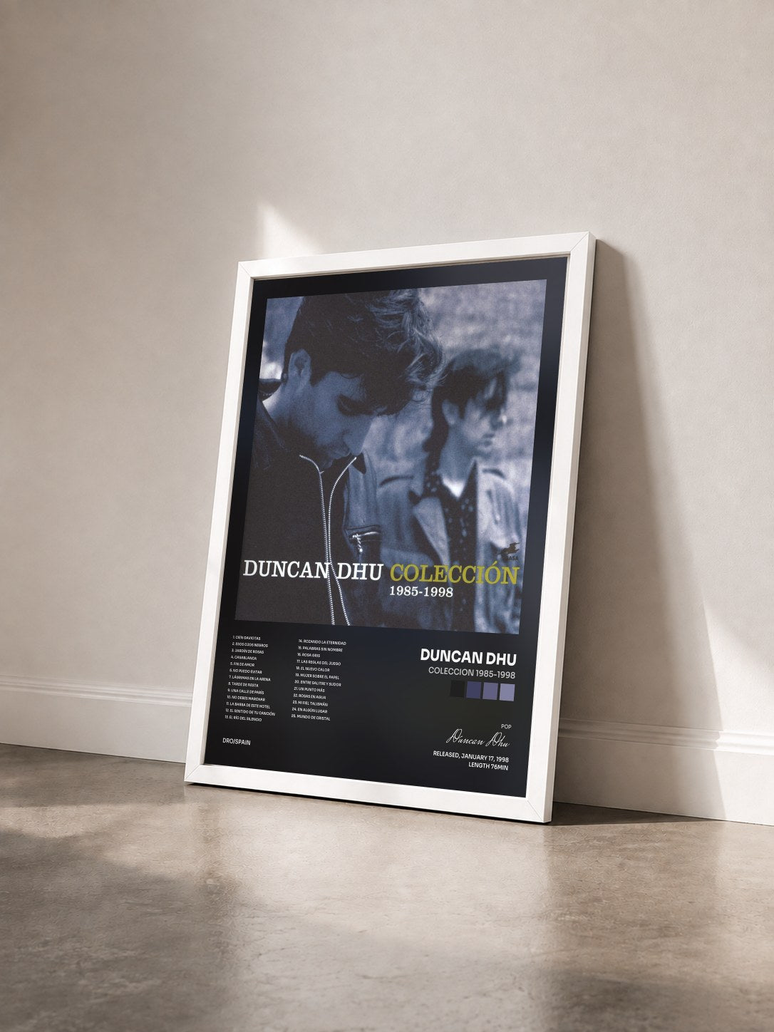 #blanc Tableau de l'album Coleccion 1985-1998 de Duncan Dhu vu de trois quarts, cadre blanc