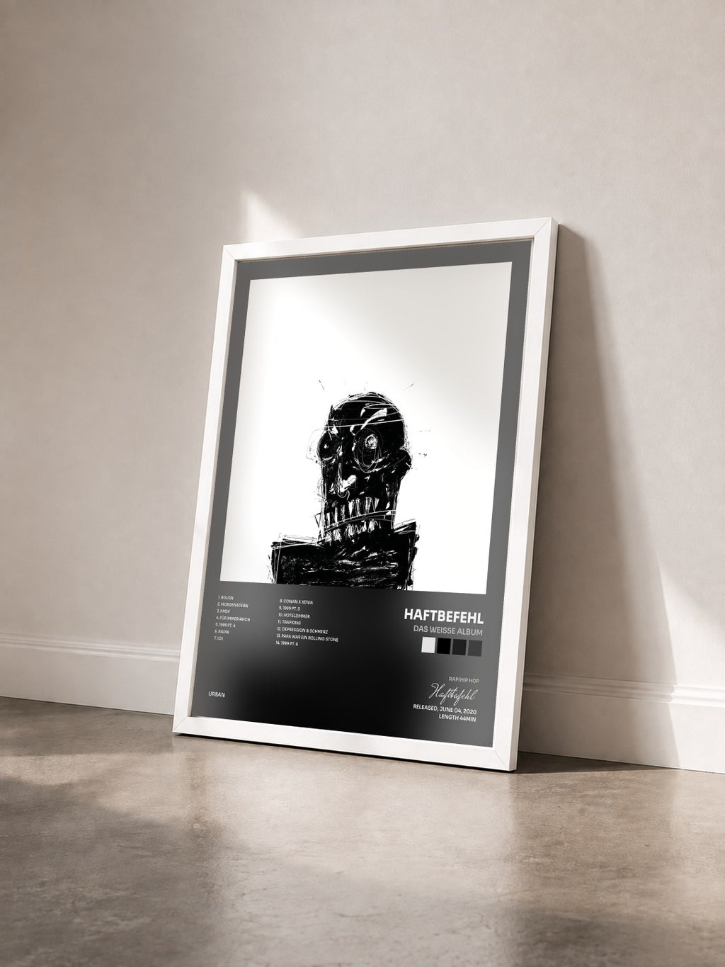 #blanc Tableau de l'album Das weisse Album de Haftbefehl vu de trois quarts, cadre blanc