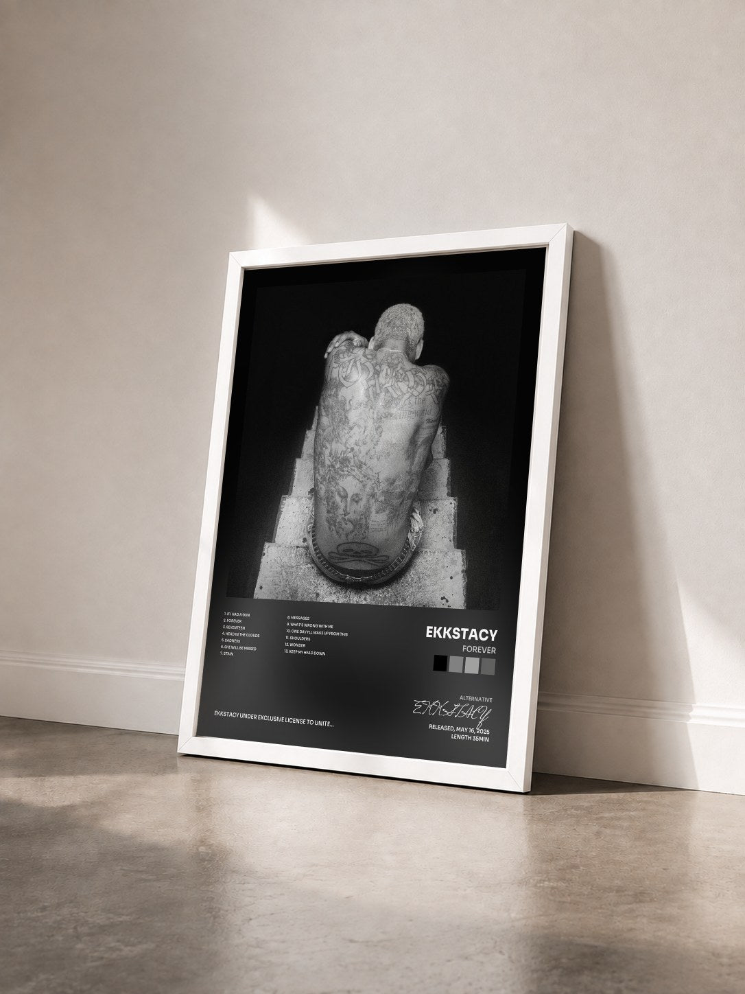 #blanc Tableau de l'album FOREVER de EKKSTACY vu de trois quarts, cadre blanc