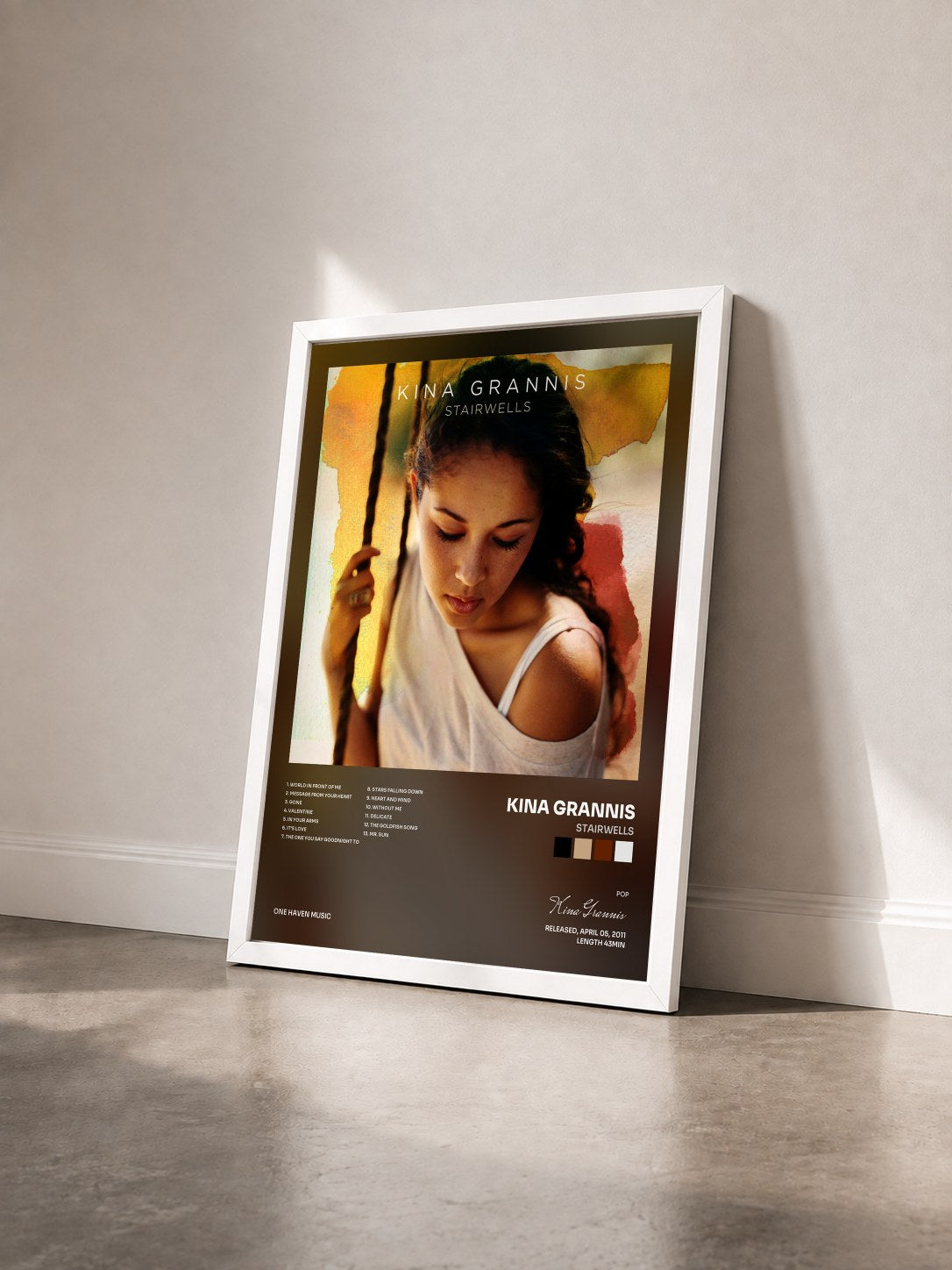 #blanc Tableau de l'album Stairwells de Kina Grannis vu de trois quarts, cadre blanc