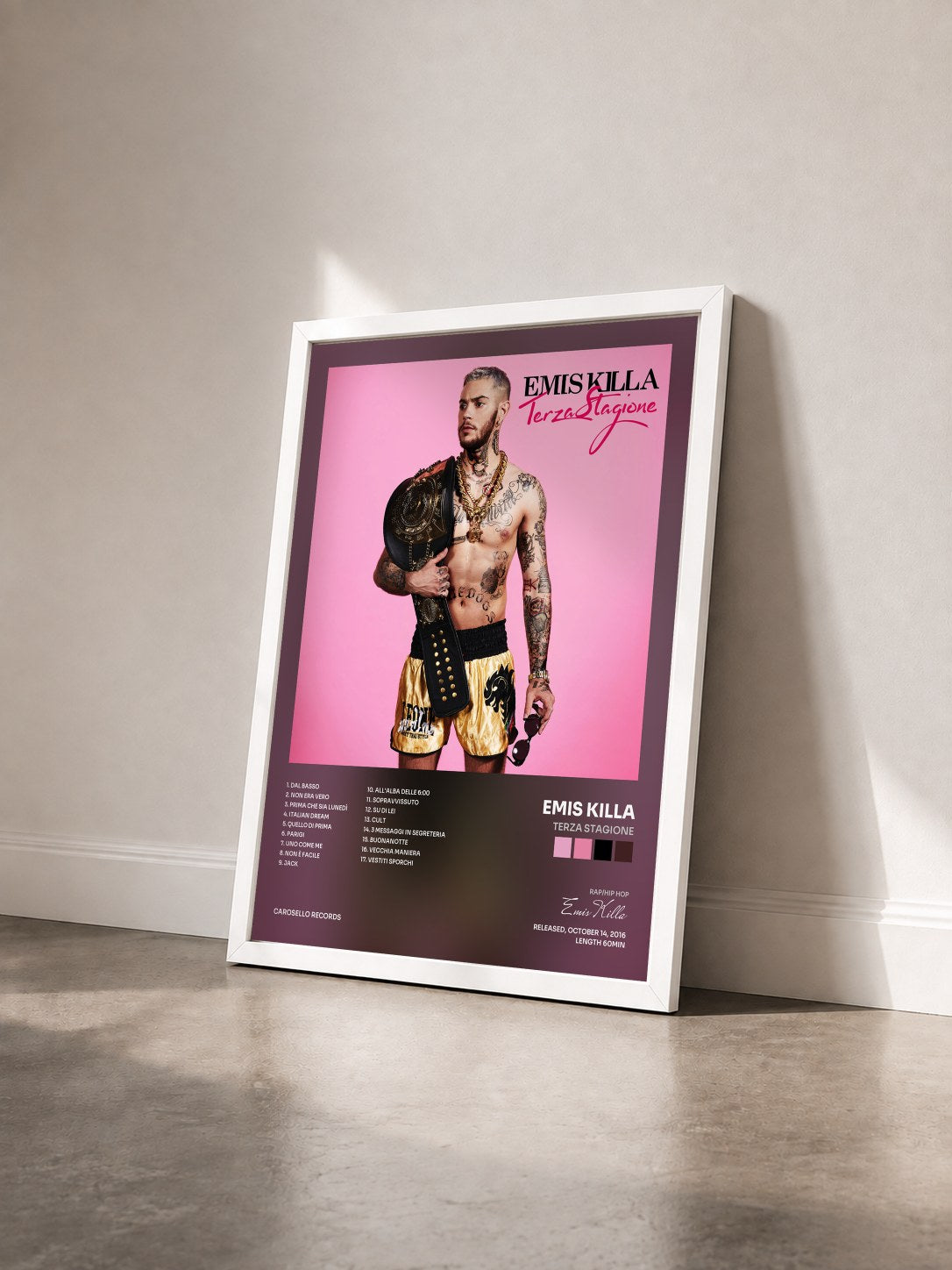 #blanc Tableau de l'album Terza Stagione de Emis Killa vu de trois quarts, cadre blanc
