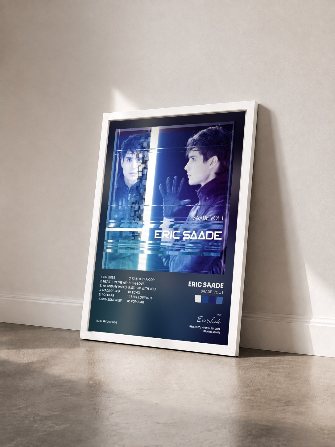 #blanc Tableau de l'album Saade, Vol. 1 de Eric Saade vu de trois quarts, cadre blanc