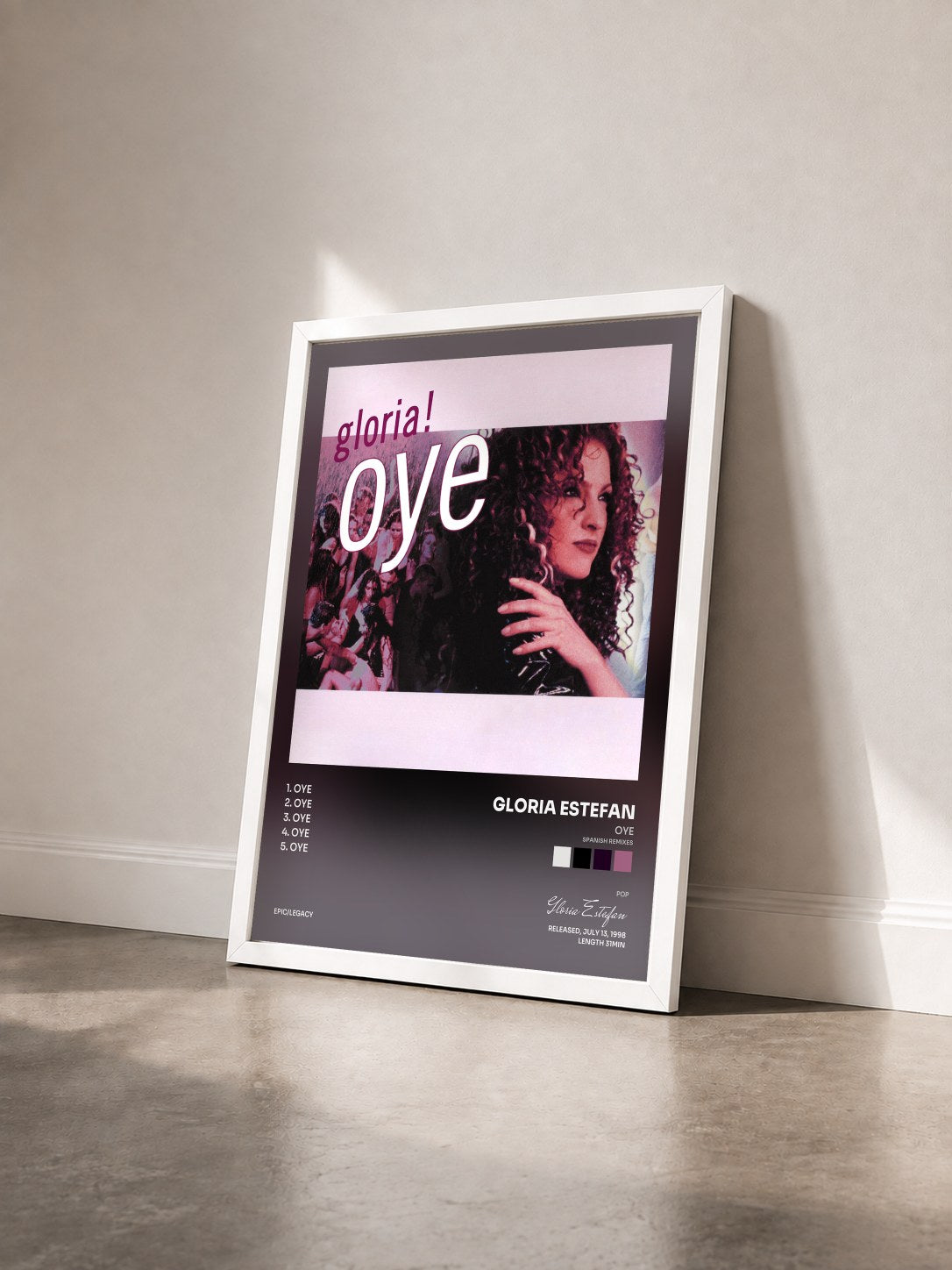 #blanc Tableau de l'album Oye (Spanish Remixes) de Gloria Estefan vu de trois quarts, cadre blanc