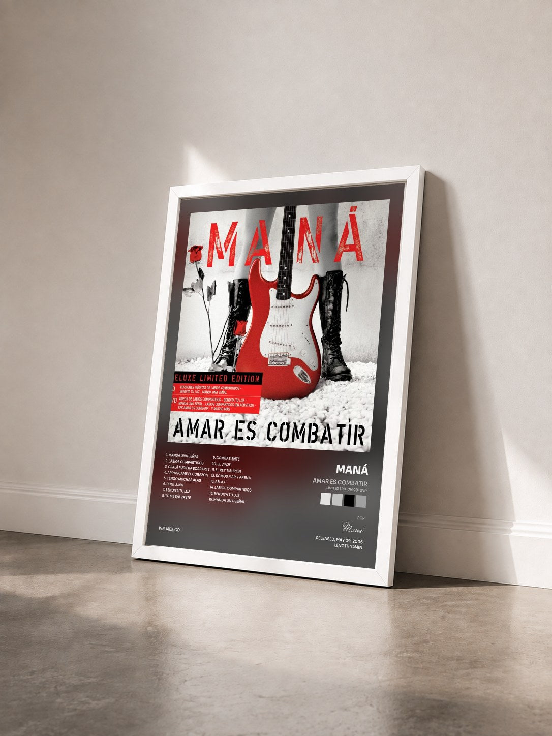 #blanc Tableau de l'album Amar es Combatir (Limited Edition CD+DVD) de Maná vu de trois quarts, cadre blanc