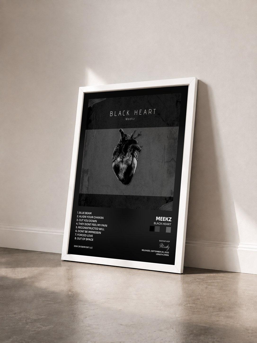#blanc Tableau de l'album Black Heart de Meekz vu de trois quarts, cadre blanc