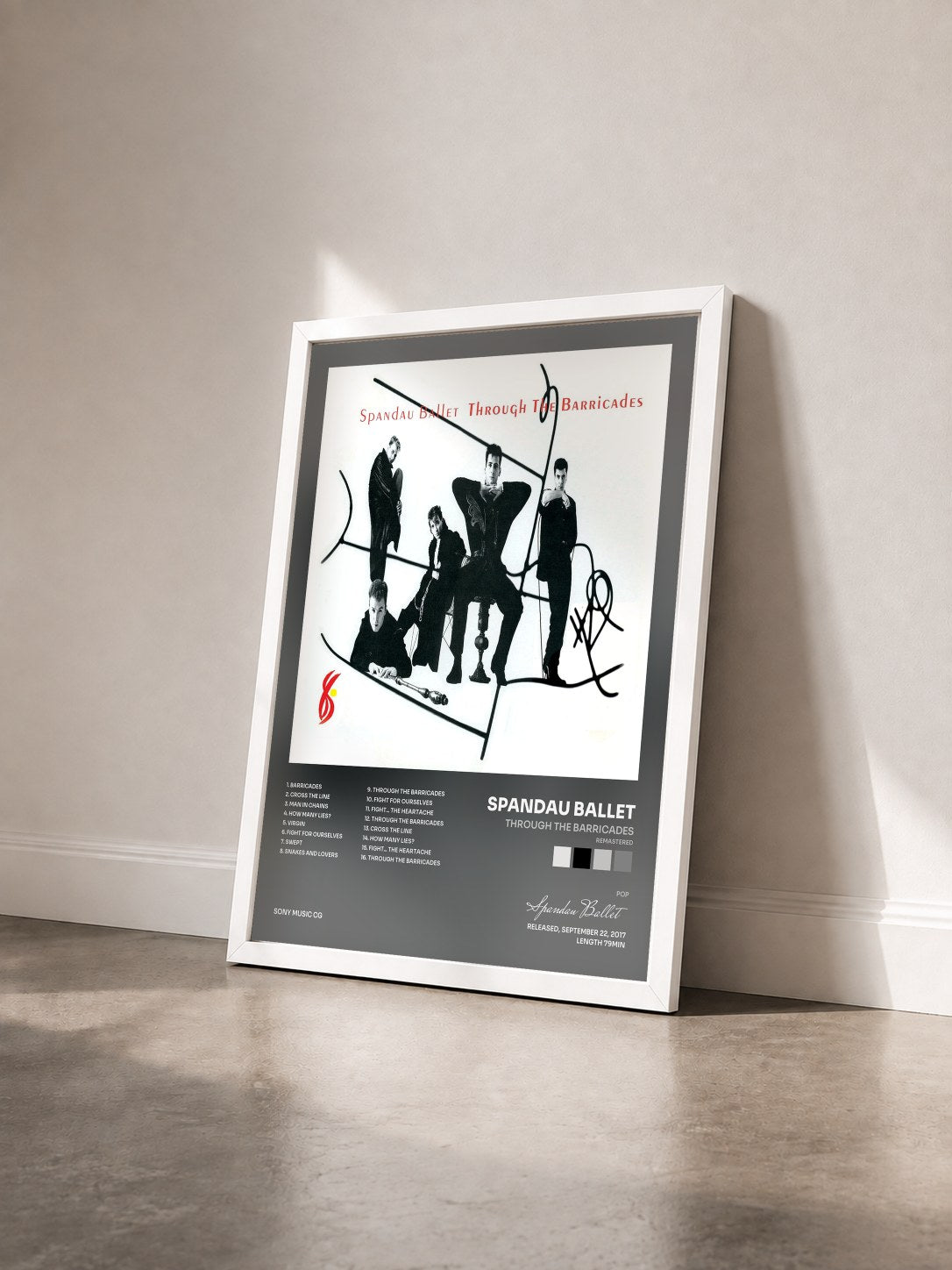 #blanc Tableau de l'album Through the Barricades (Remastered) de Spandau Ballet vu de trois quarts, cadre blanc