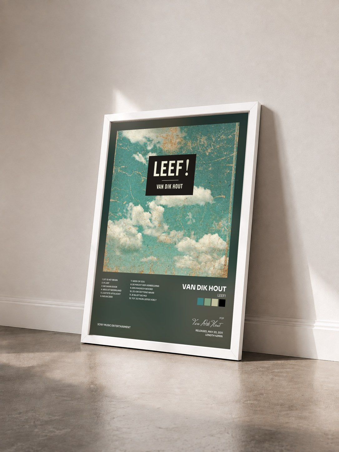 #blanc Tableau de l'album Leef! de Van Dik Hout vu de trois quarts, cadre blanc