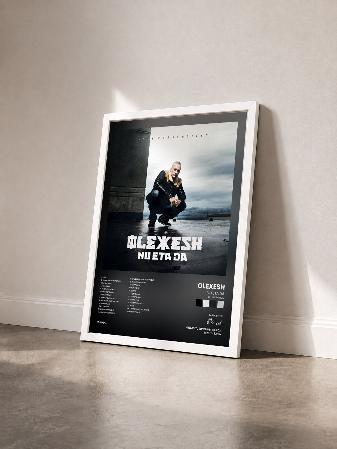 #blanc Tableau de l'album Nu eta da (Deluxe Edition) de Olexesh vu de trois quarts, cadre blanc