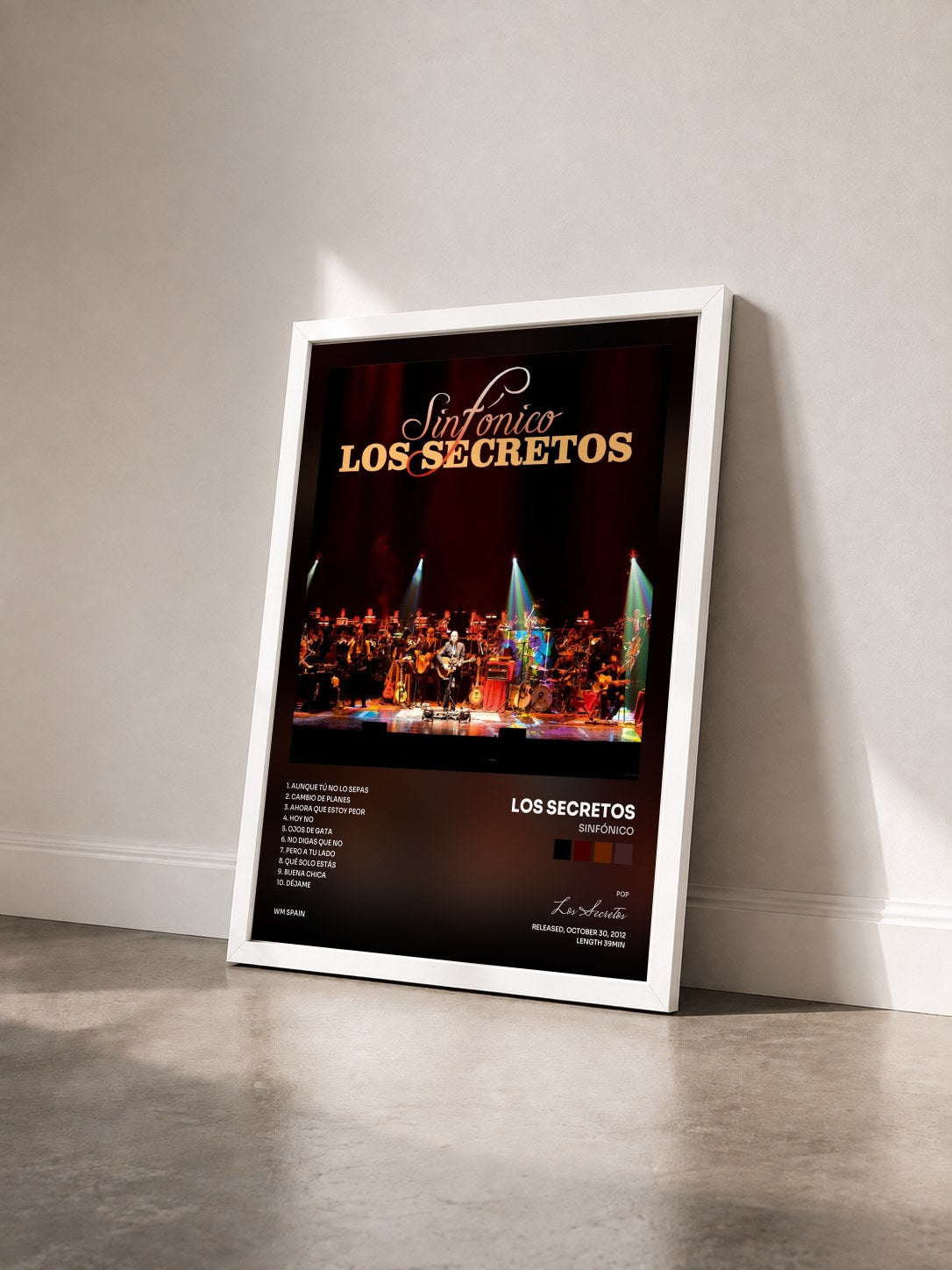 #blanc Tableau de l'album Sinfónico de Los Secretos vu de trois quarts, cadre blanc