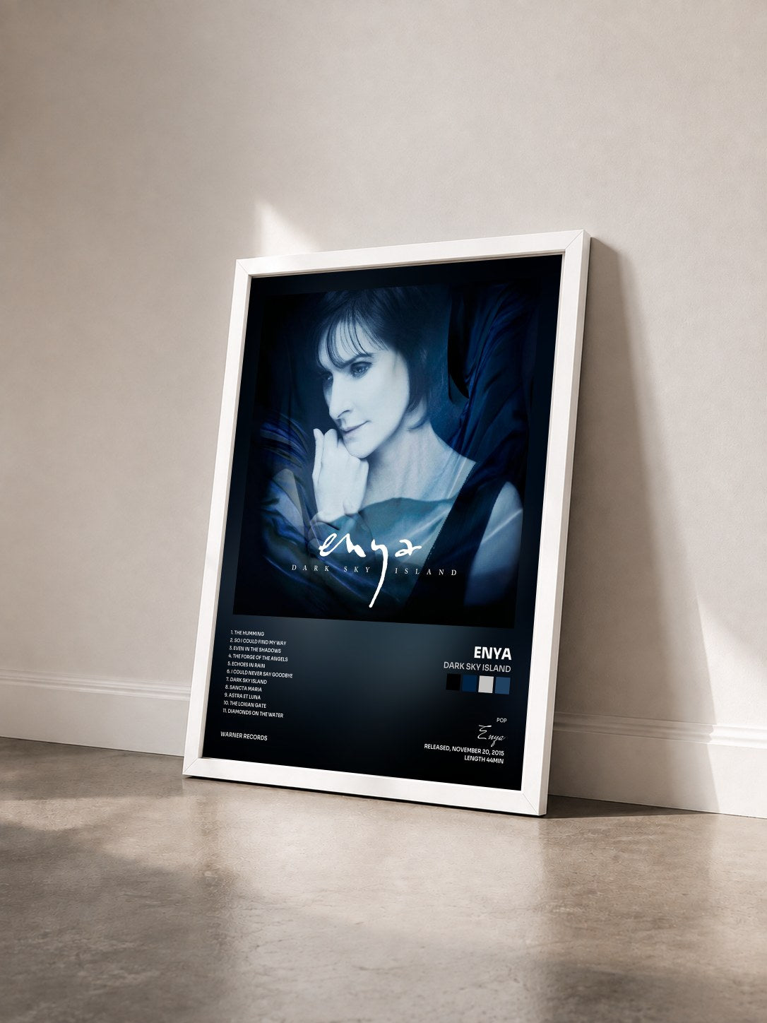 #blanc Tableau de l'album Dark Sky Island de Enya vu de trois quarts, cadre blanc