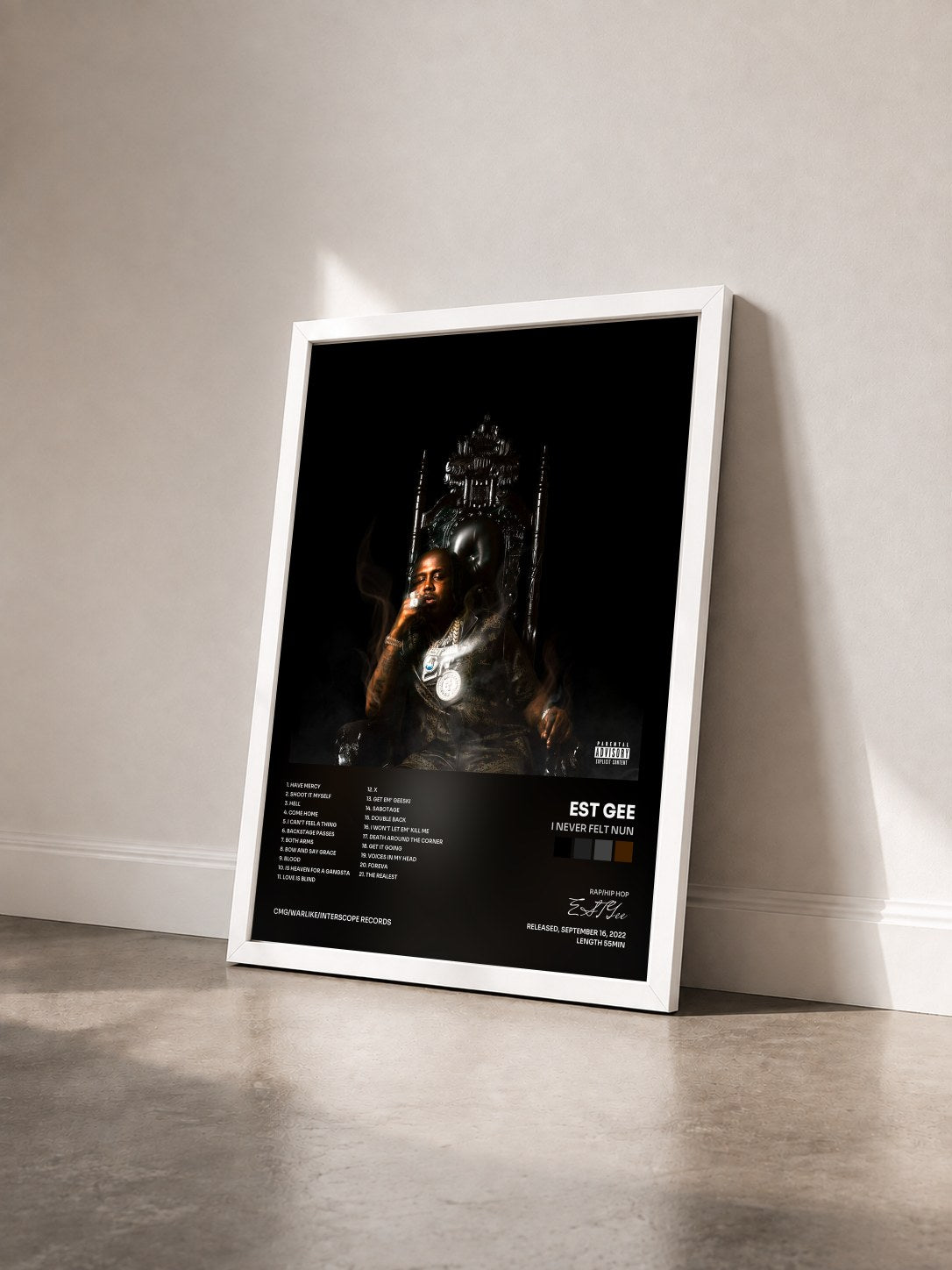 #blanc Tableau de l'album I Never Felt Nun de EST Gee vu de trois quarts, cadre blanc