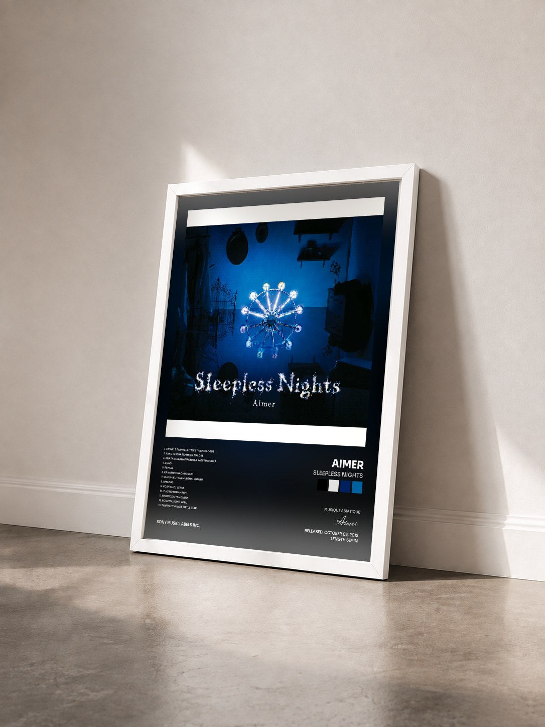 #blanc Tableau de l'album Sleepless Nights de Aimer vu de trois quarts, cadre blanc