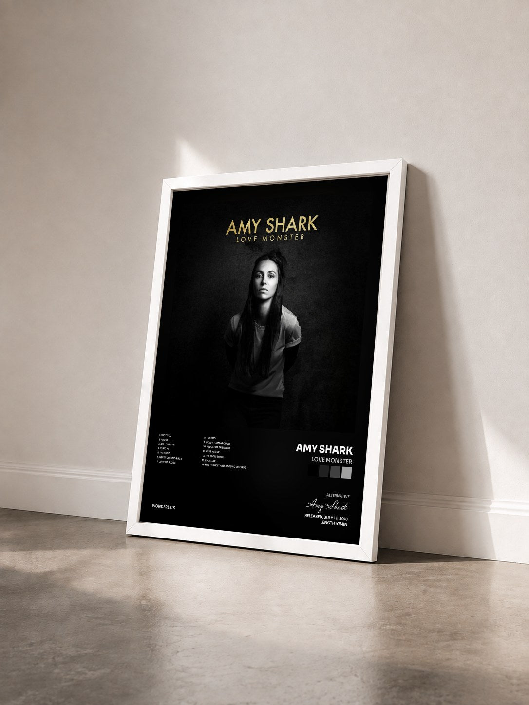 #blanc Tableau de l'album Love Monster de Amy Shark vu de trois quarts, cadre blanc