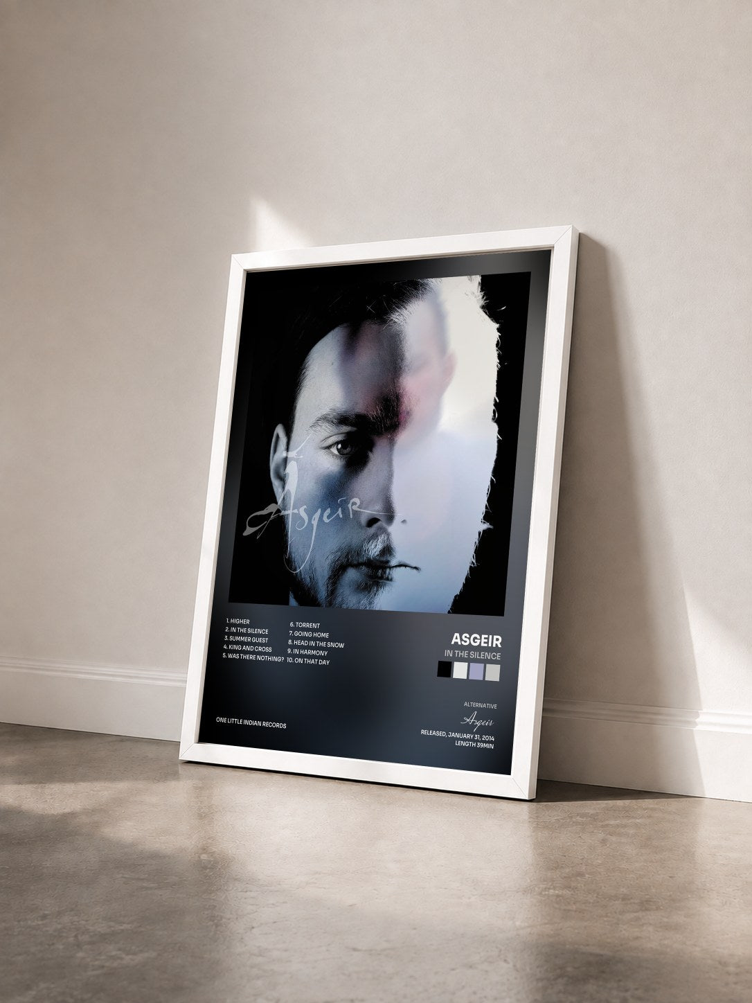 #blanc Tableau de l'album In The Silence de Asgeir vu de trois quarts, cadre blanc