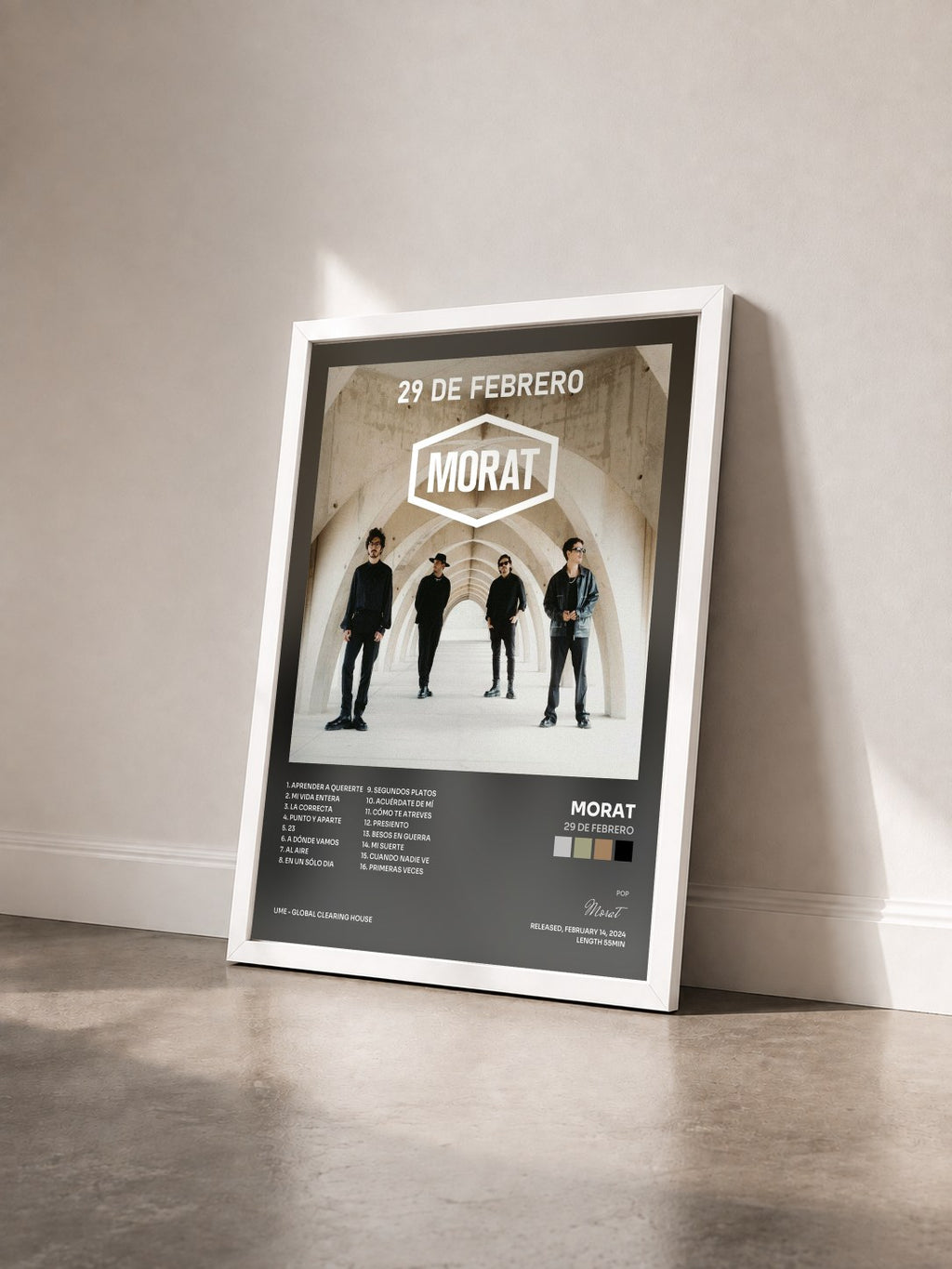 #blanc Tableau de l'album 29 De Febrero de Morat vu de trois quarts, cadre blanc