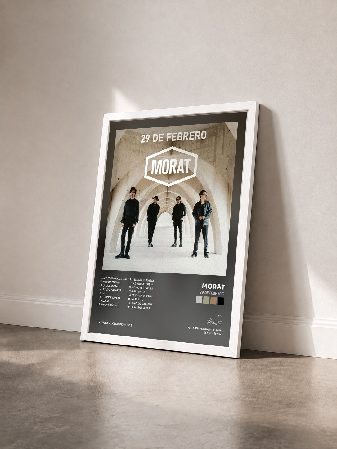 #blanc Tableau de l'album 29 De Febrero de Morat vu de trois quarts, cadre blanc