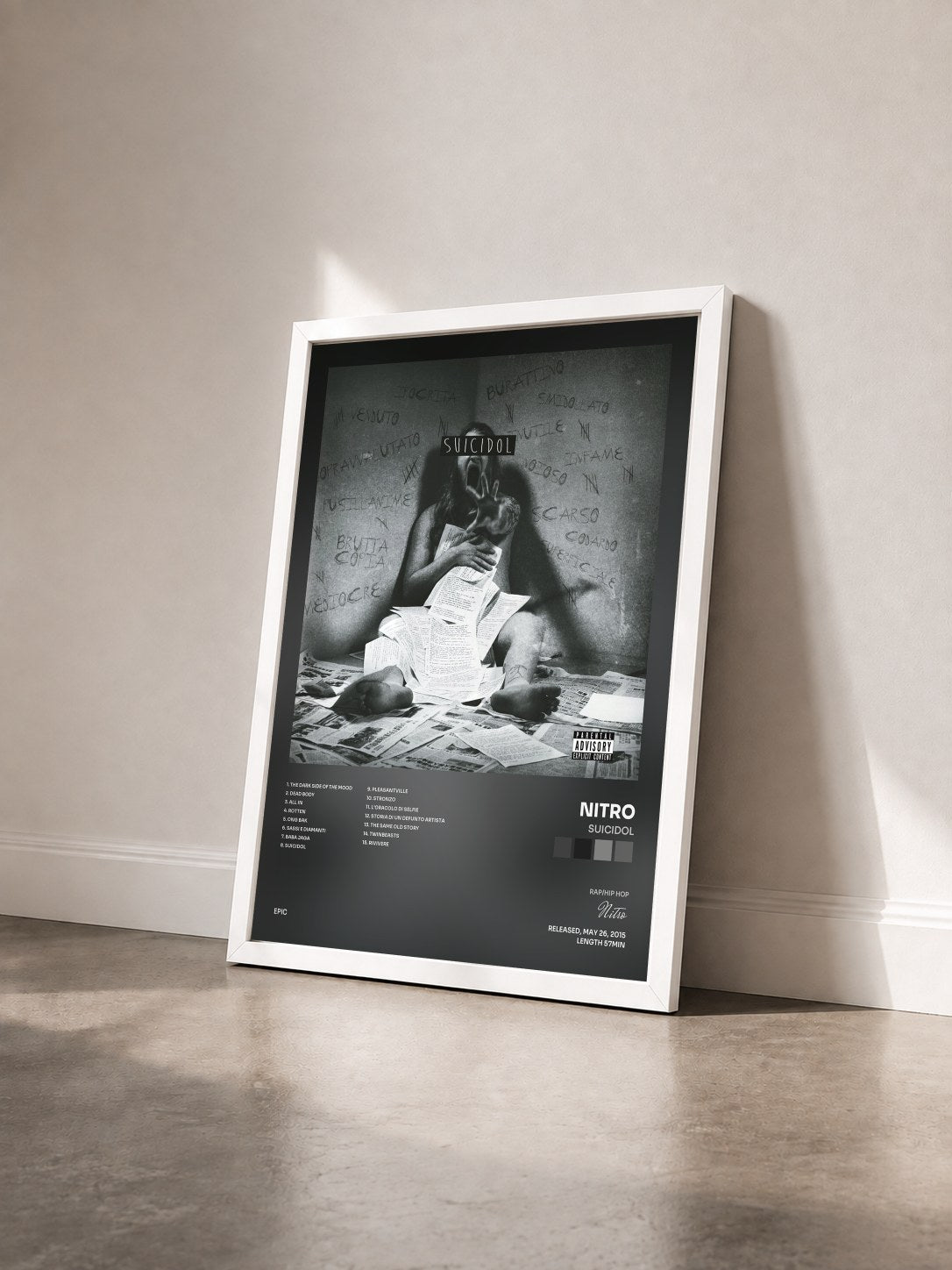#blanc Tableau de l'album Suicidol de Nitro vu de trois quarts, cadre blanc