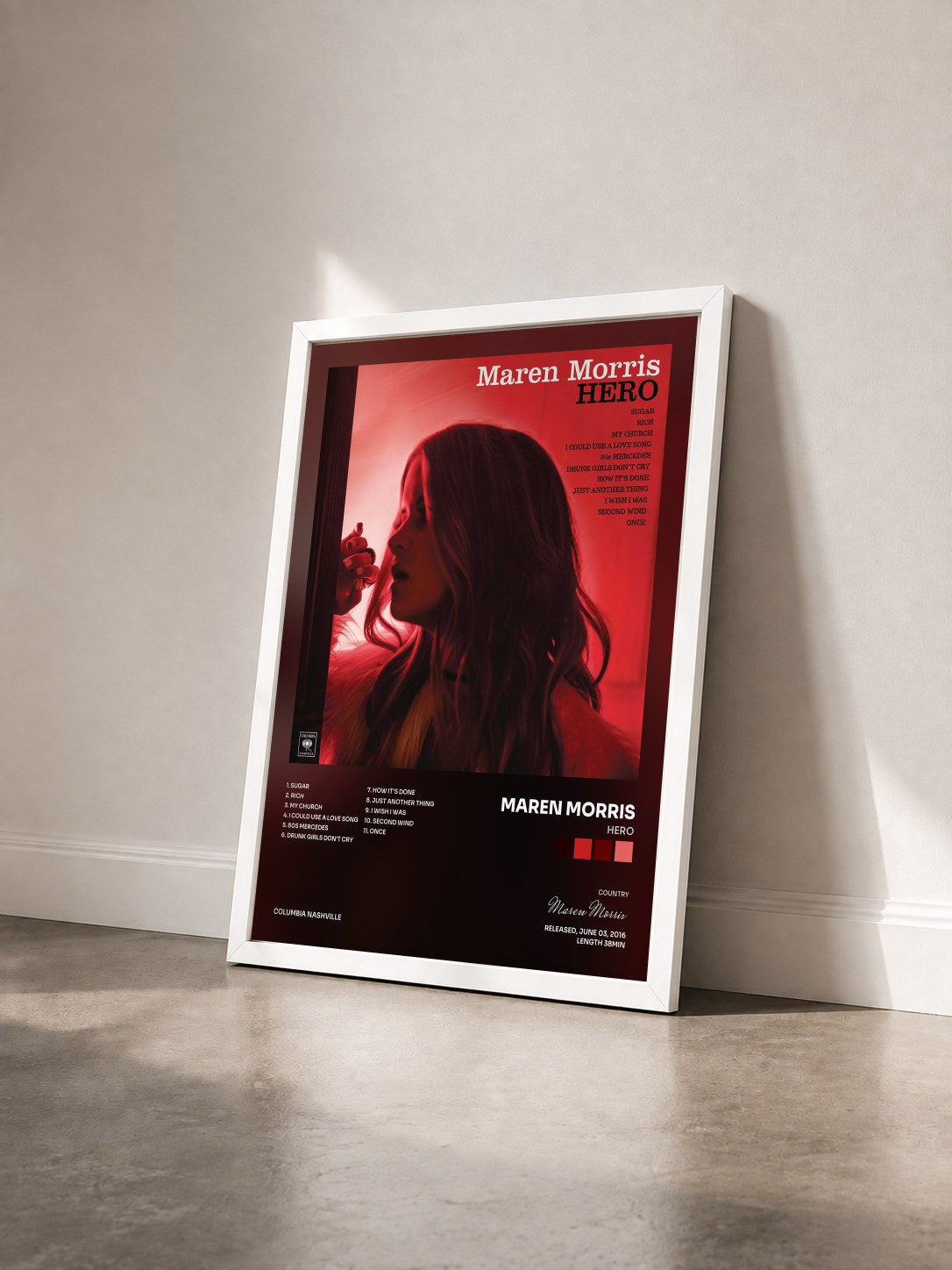 #blanc Tableau de l'album HERO de Maren Morris vu de trois quarts, cadre blanc
