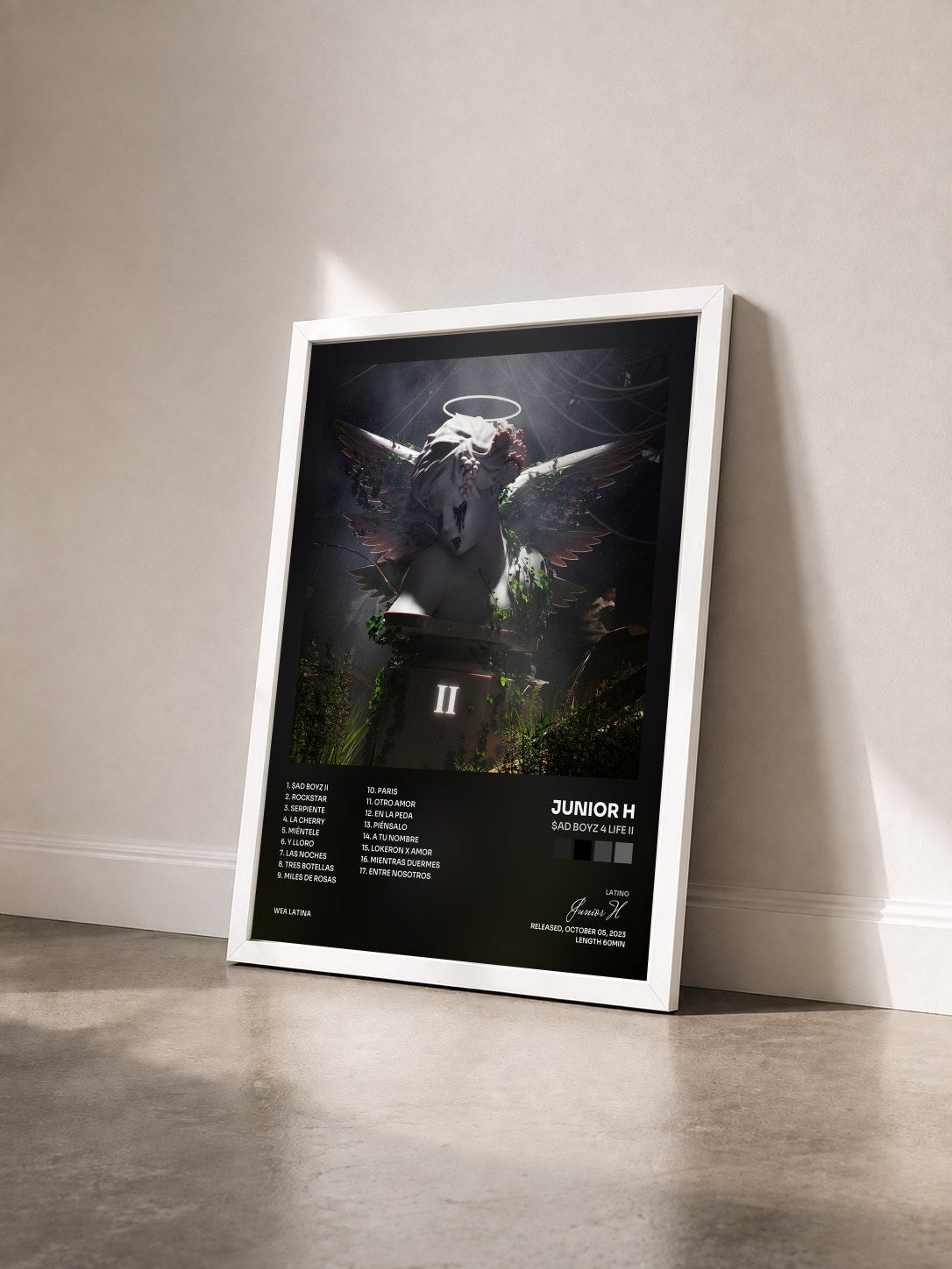 #blanc Tableau de l'album $AD BOYZ 4 LIFE II de Junior H vu de trois quarts, cadre blanc