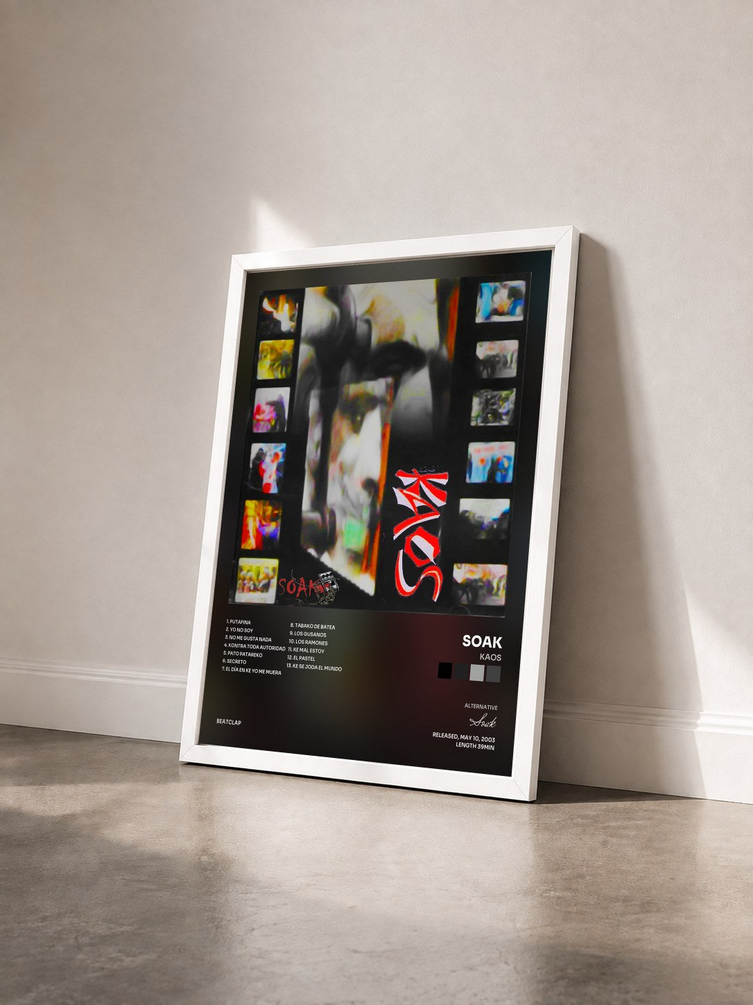 #blanc Tableau de l'album Kaos de Soak vu de trois quarts, cadre blanc