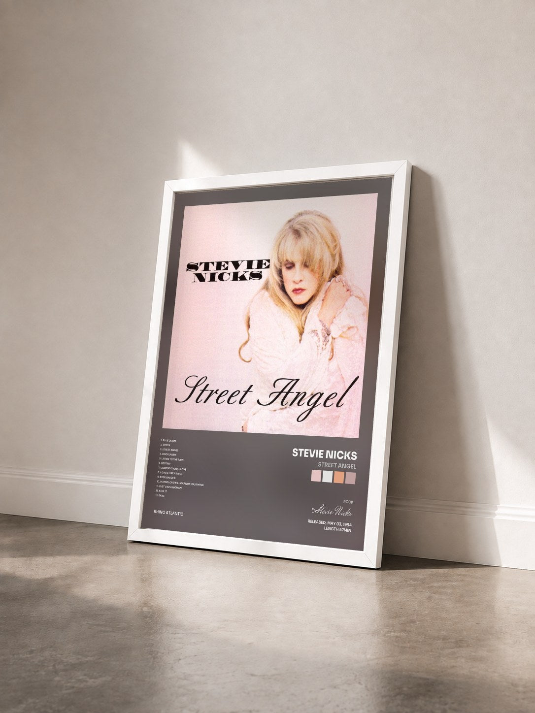 #blanc Tableau de l'album Street Angel de Stevie Nicks vu de trois quarts, cadre blanc